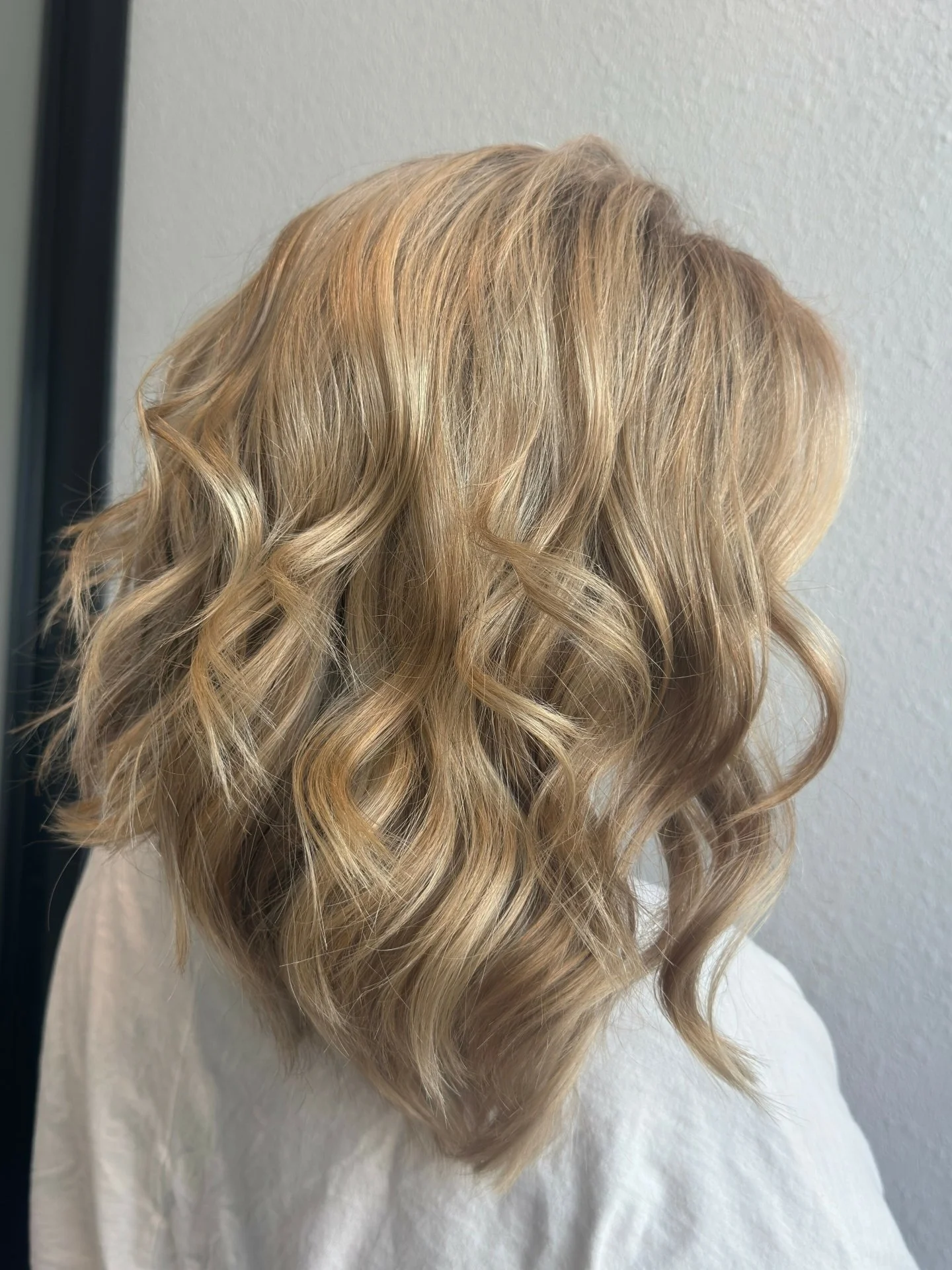 Your hair doesn't have to be damaged to need a haircut. ✂️

Sometimes a haircut isn't about taking off a lot of length. It's about refreshing the shape, removing worn-out ends, and bringing back the movement that makes your hair feel like your hair a