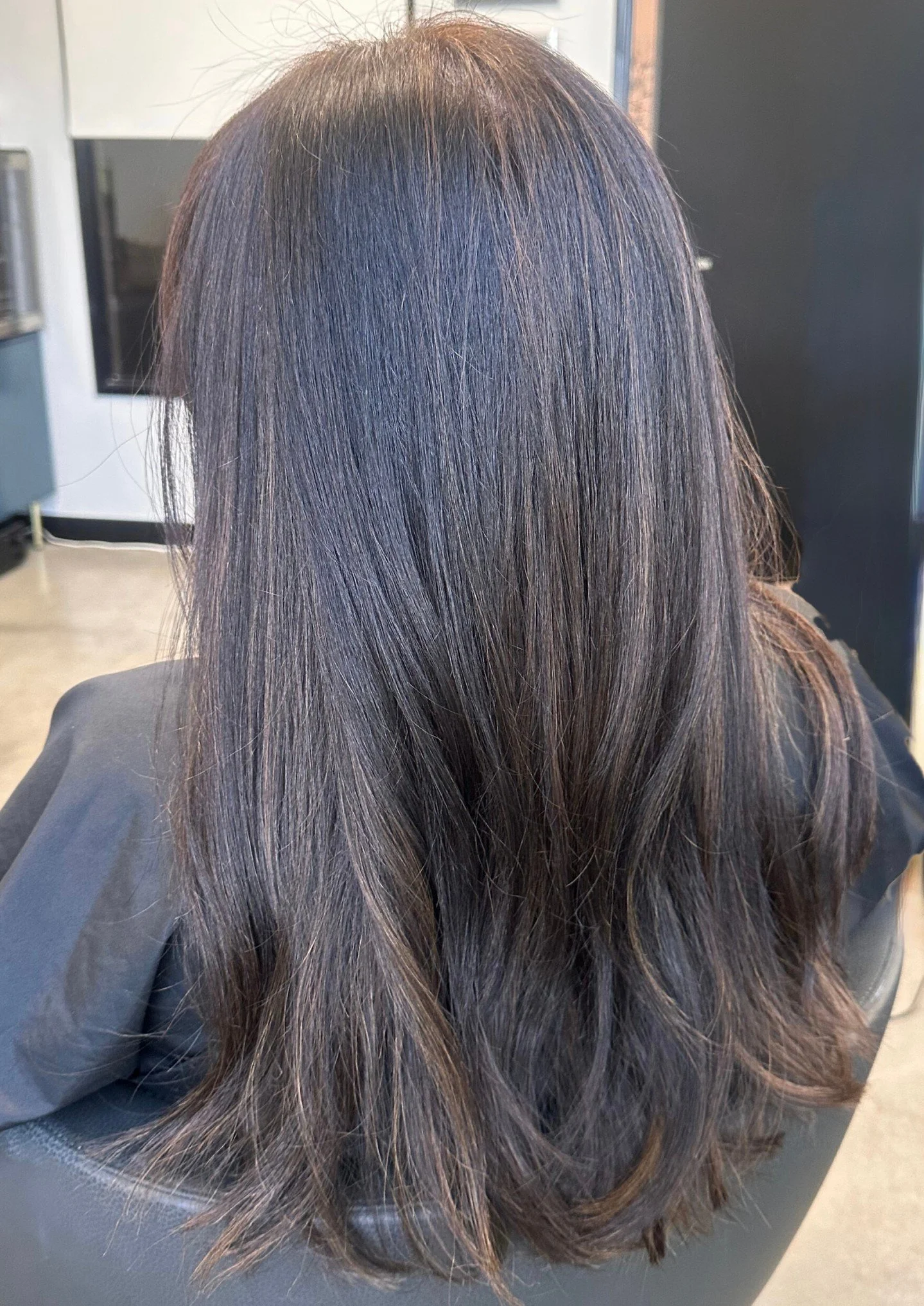Beautiful hair doesn't have to be high maintenance. 🤎

The right color plan can give you the change you're looking for while still allowing your hair to grow out naturally and fit into your everyday routine.
If low-maintenance hair is your goal, tel