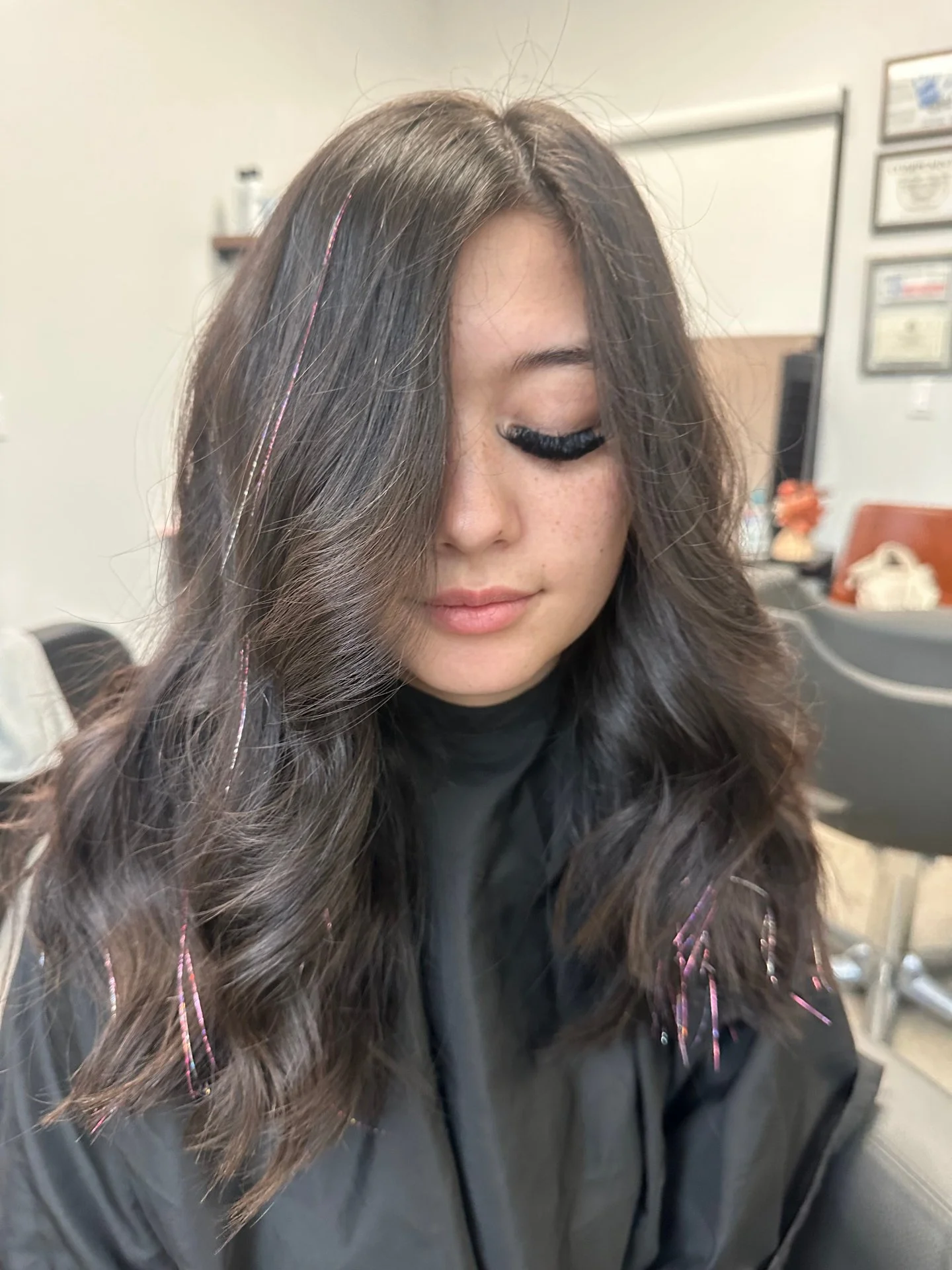 Is there such a thing as too much sparkle? ✨ 

We don&rsquo;t think so! 

A few strands of tinsel can completely change the vibe of your hair and the best part is, you can have your fun without making a permanent change.

Morgan is the stylist