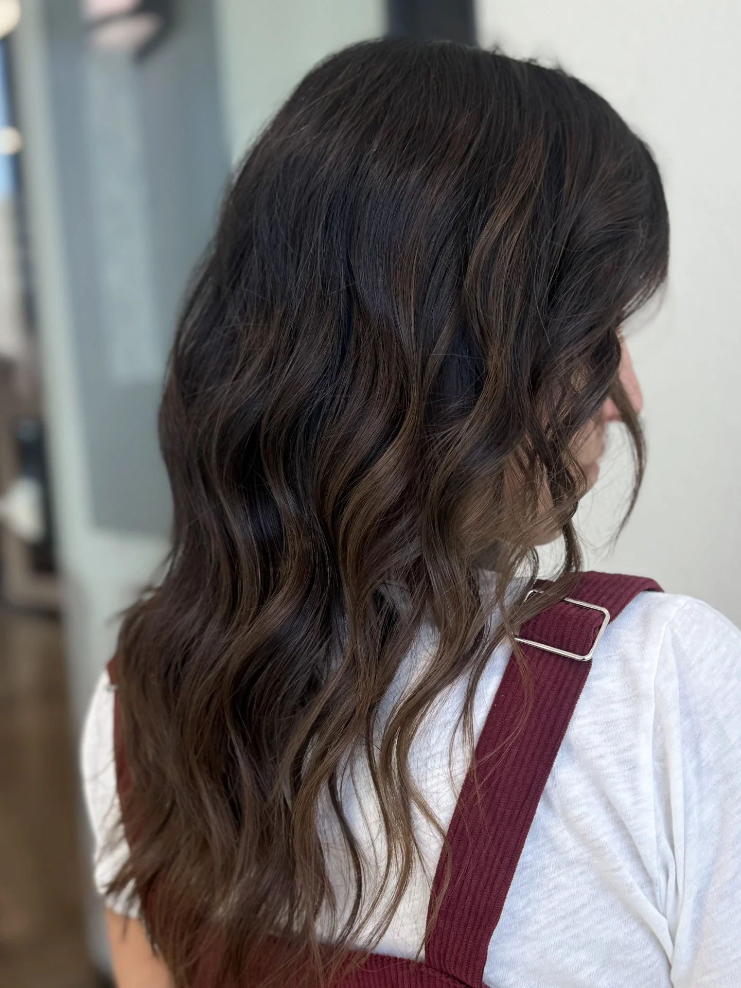 Want dimension without feeling like you&rsquo;ve gone blonde? 🤎

That&rsquo;s where a soft dimensional brunette comes in. Adding a few strategically placed lighter pieces can bring movement and shine to brunette hair without taking away the depth yo