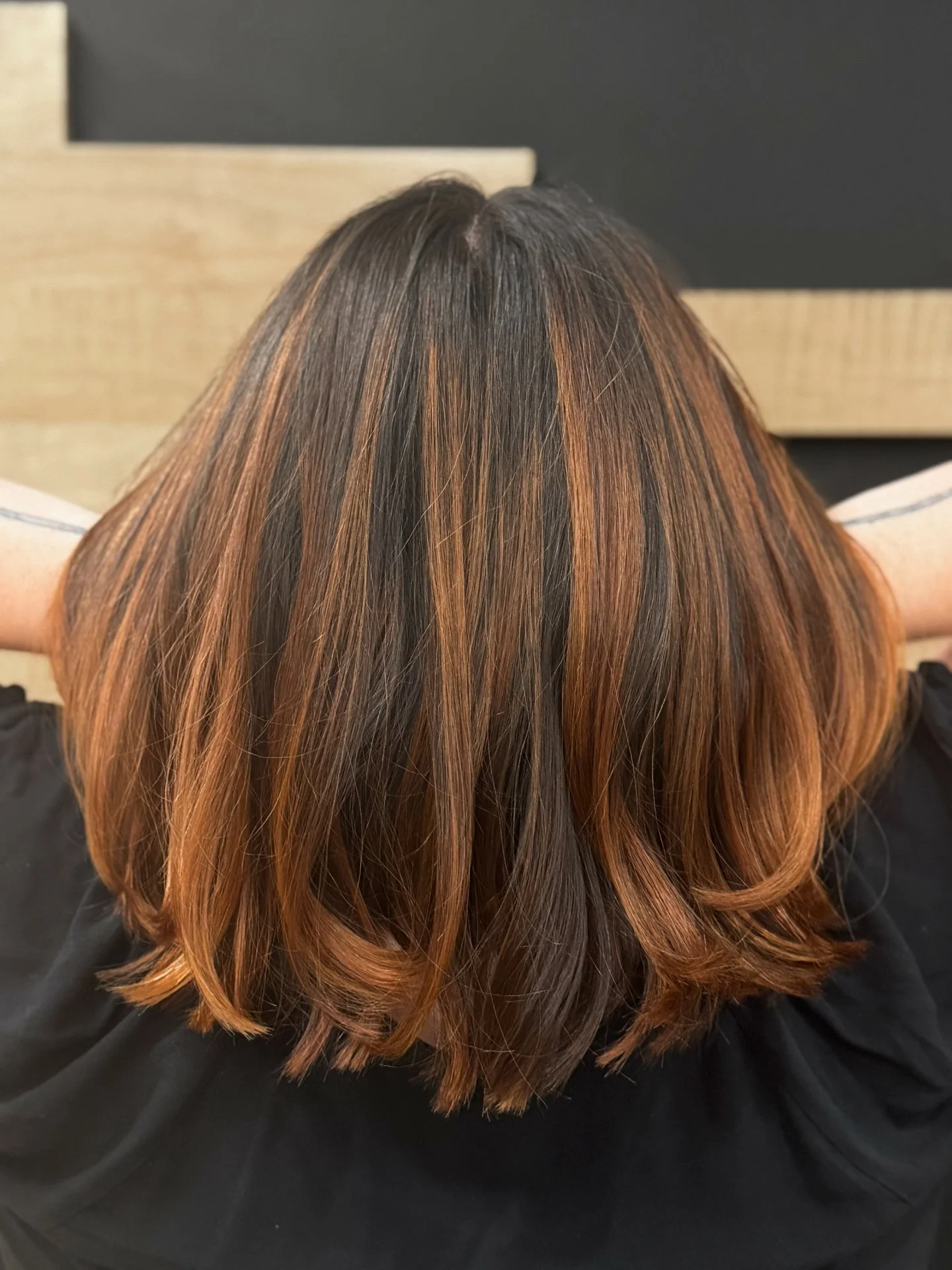 Fall hair just hits different. 🍂🤎

Lexi gave this balayage the perfect mix of warmth and dimension. Bright enough to keep things fresh, but with those deeper tones that make it feel so right for the season.

Basically, this is your sign that fall h