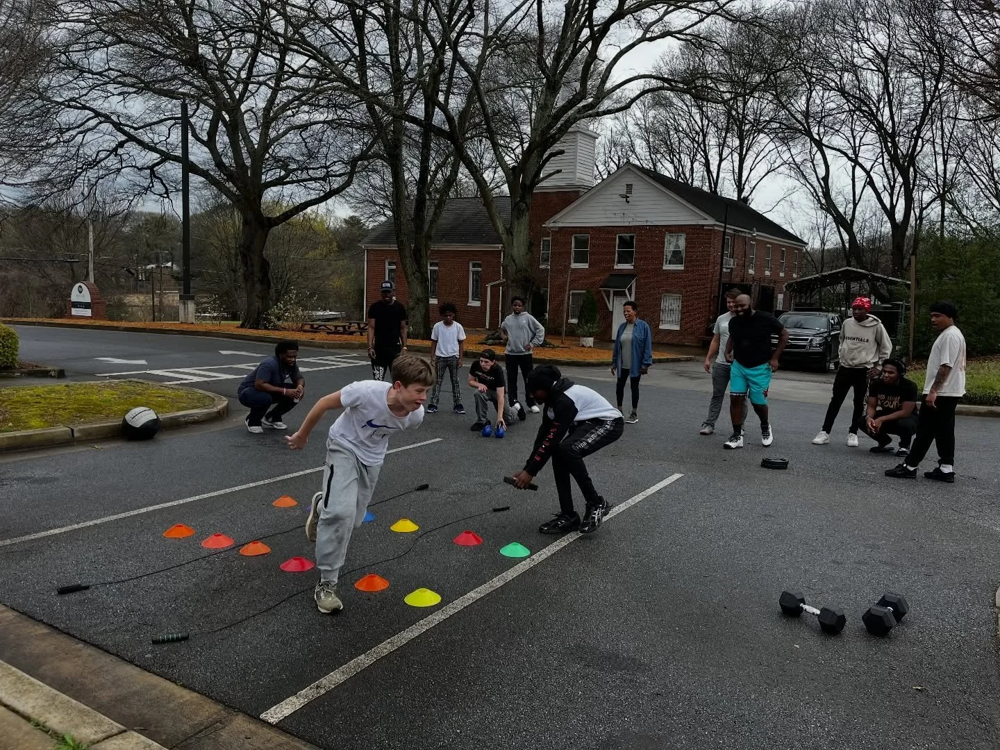 Refuge Youth Fitness Challenge 💪🏋🏾&zwj;♀️🏃🏼🥵
.
This past Sunday we didn&rsquo;t just talk about discipline&hellip;we decided to apply it! One of many Refuge Family collaboration initiatives to promote the external and internal priorities of car