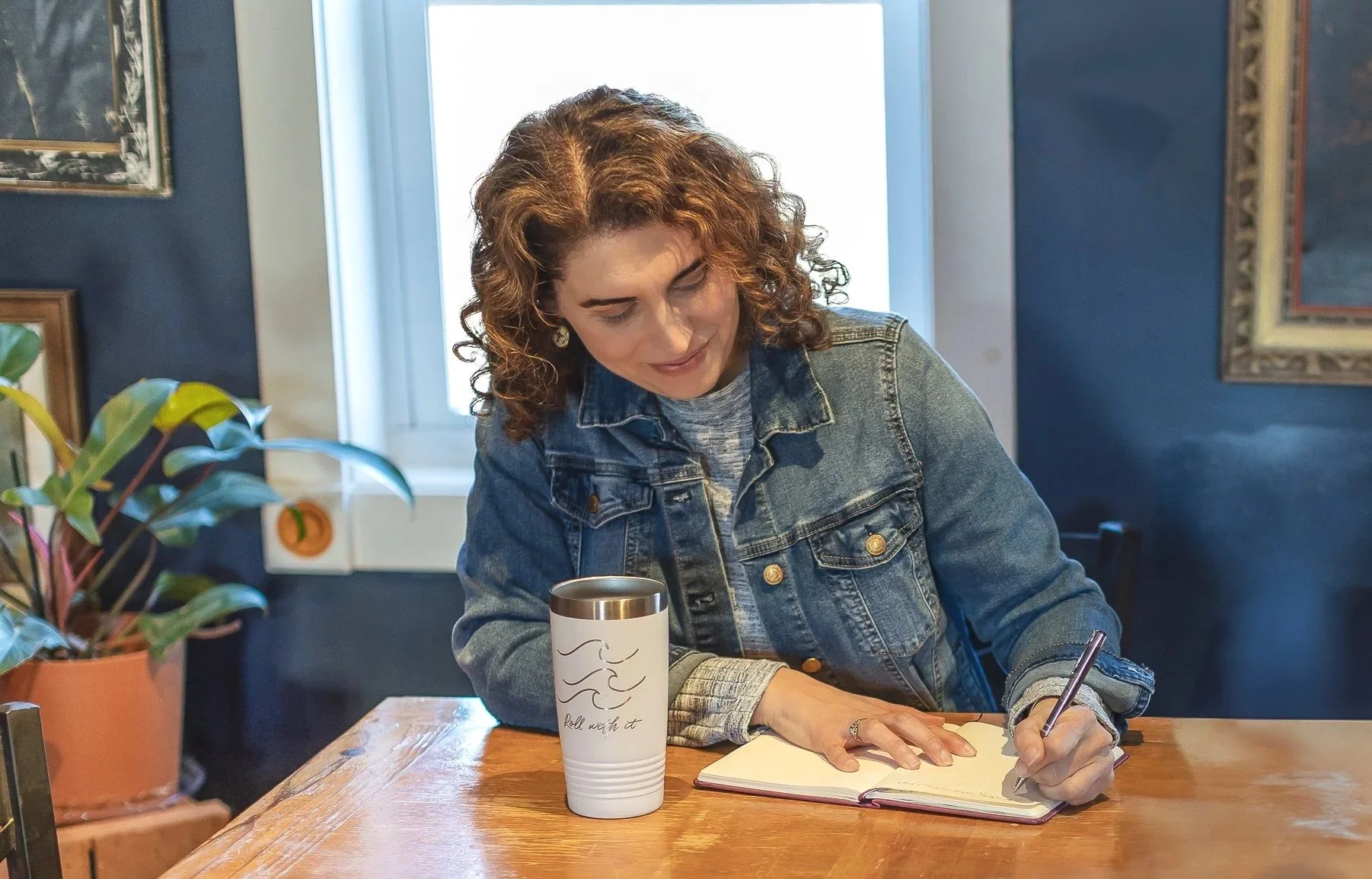 ladywritingincoffeeshop