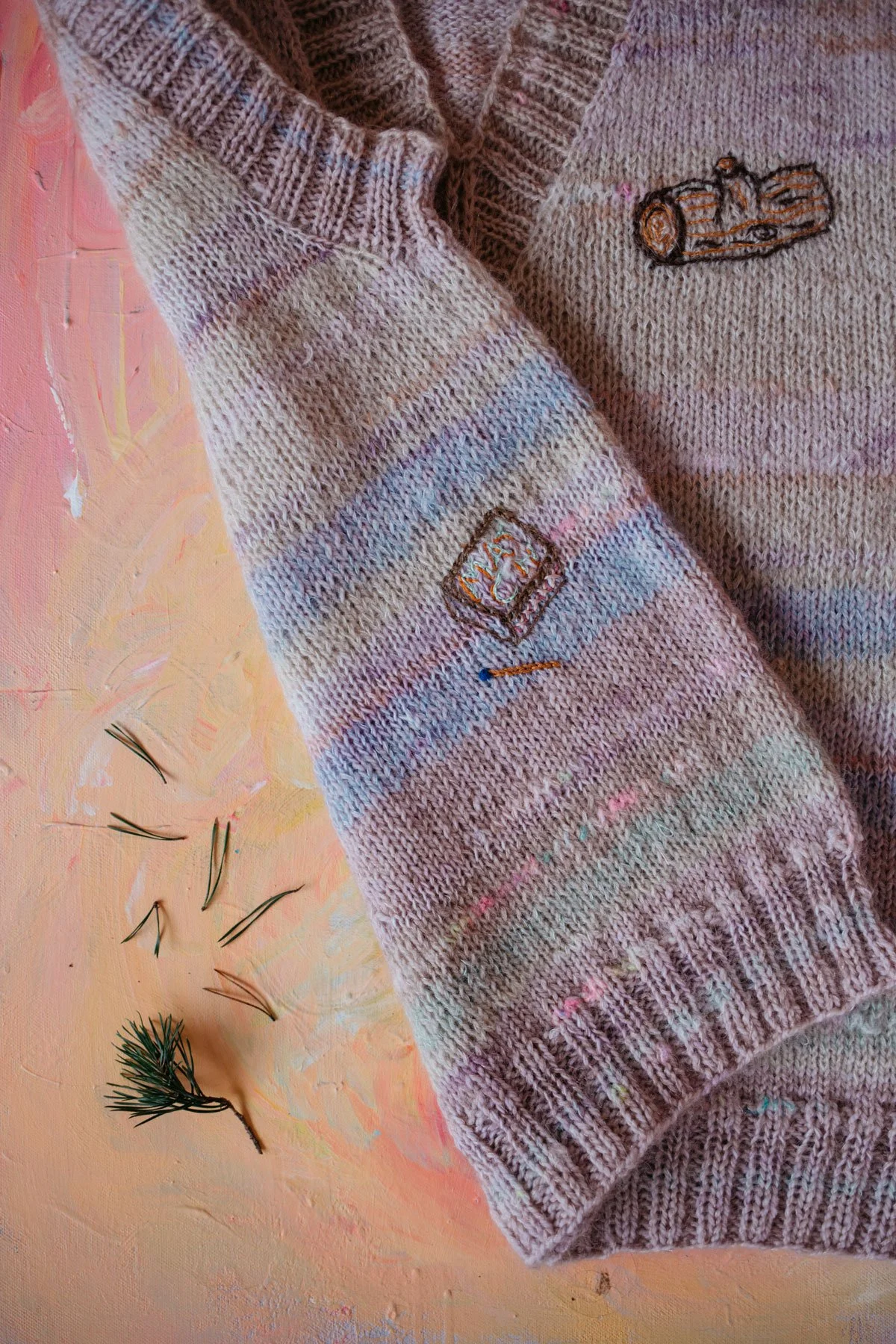 EI YHTÄÄN SALASSA NEULOTTU JOULULAHJA - PASTELLISÄVYINEN SLIPOVERI MIEHELLE