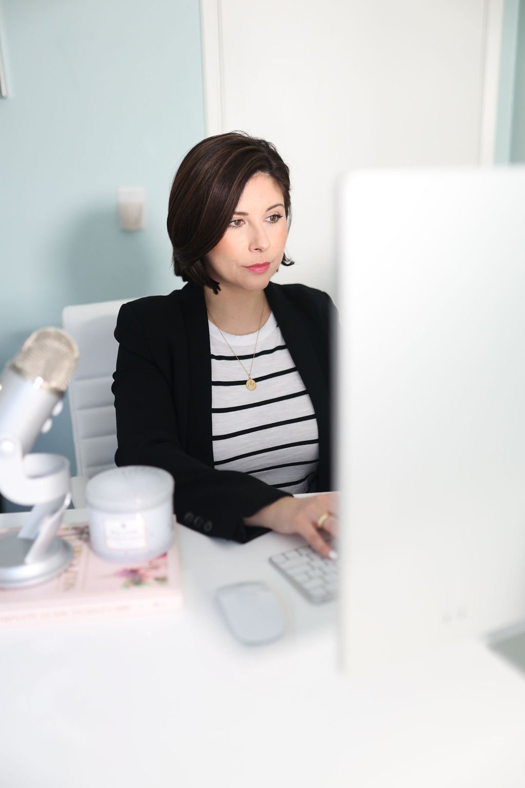 ConfidenceBuildingBlogandPodcastandDevotionalBibileStudyBookForWomenandTeenGirlslibierreynoldspodcast.jpg