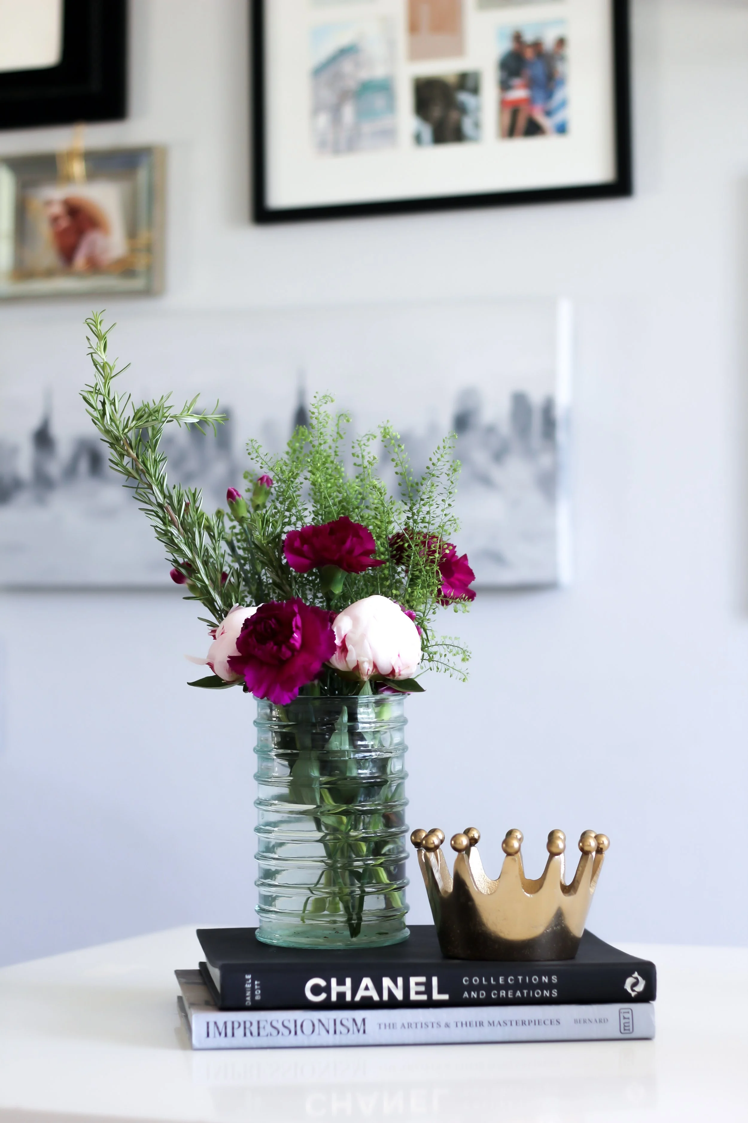 Want high-end floral arrangements on a budget? Here are the exact insider secrets to making grocery store flowers look incredibly luxurious.