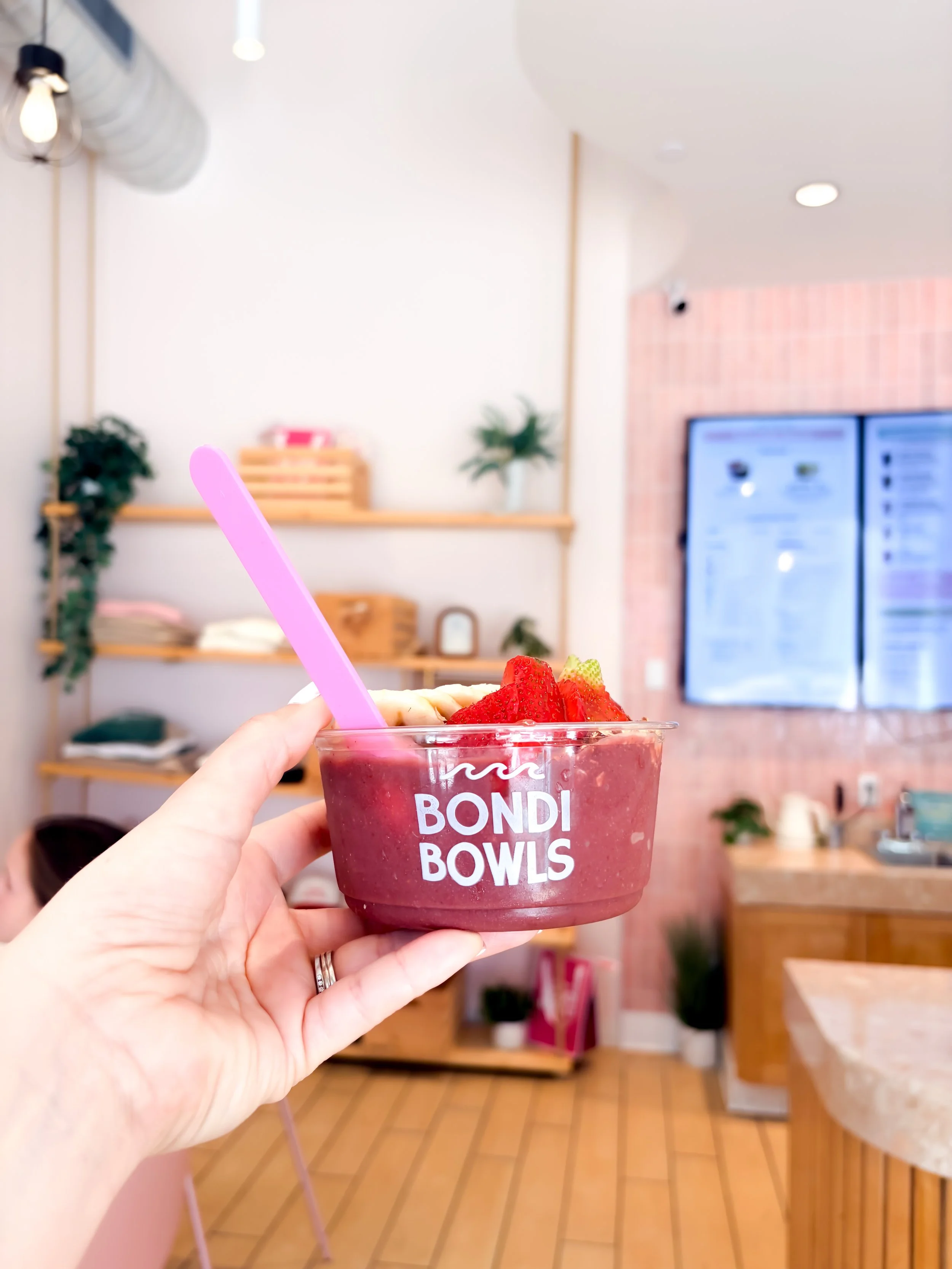 Bondi Bowls in Huntington BeachCute photobooth in Bondi Bowls acai restaurant in Huntington beach