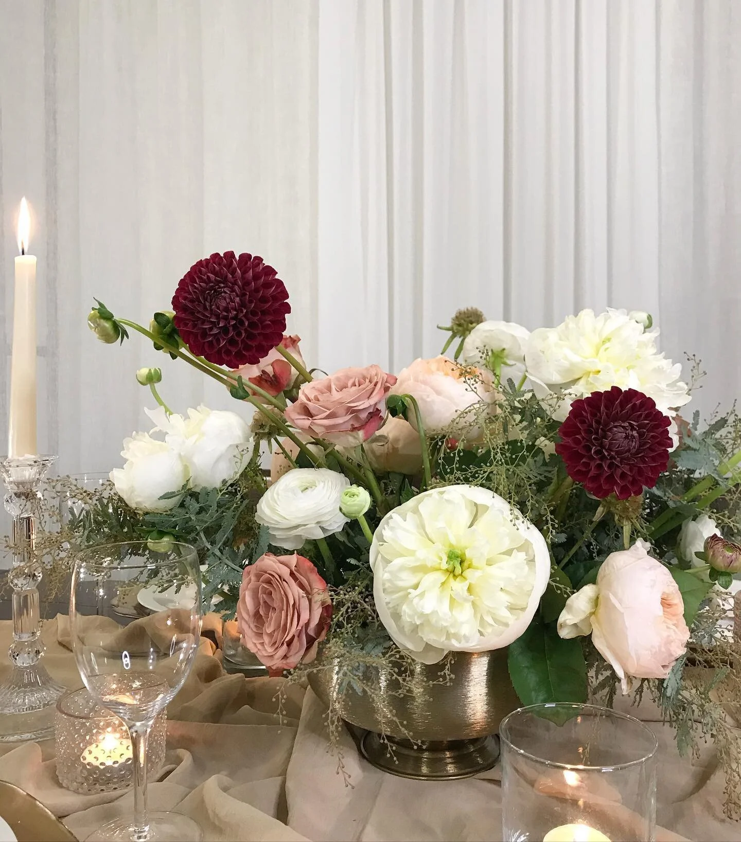 New year, new chapter, new goals 🫶

#ocfloraldesigner#floralartist#weddingflorist#lafloraldesigner#latinafloraldesigner#floralsbyellie#floristlife#weddinginspirations#laflorist#uniqueflorals#weddingideas#tableescape#engages#foamfreeflorals#bridalsho