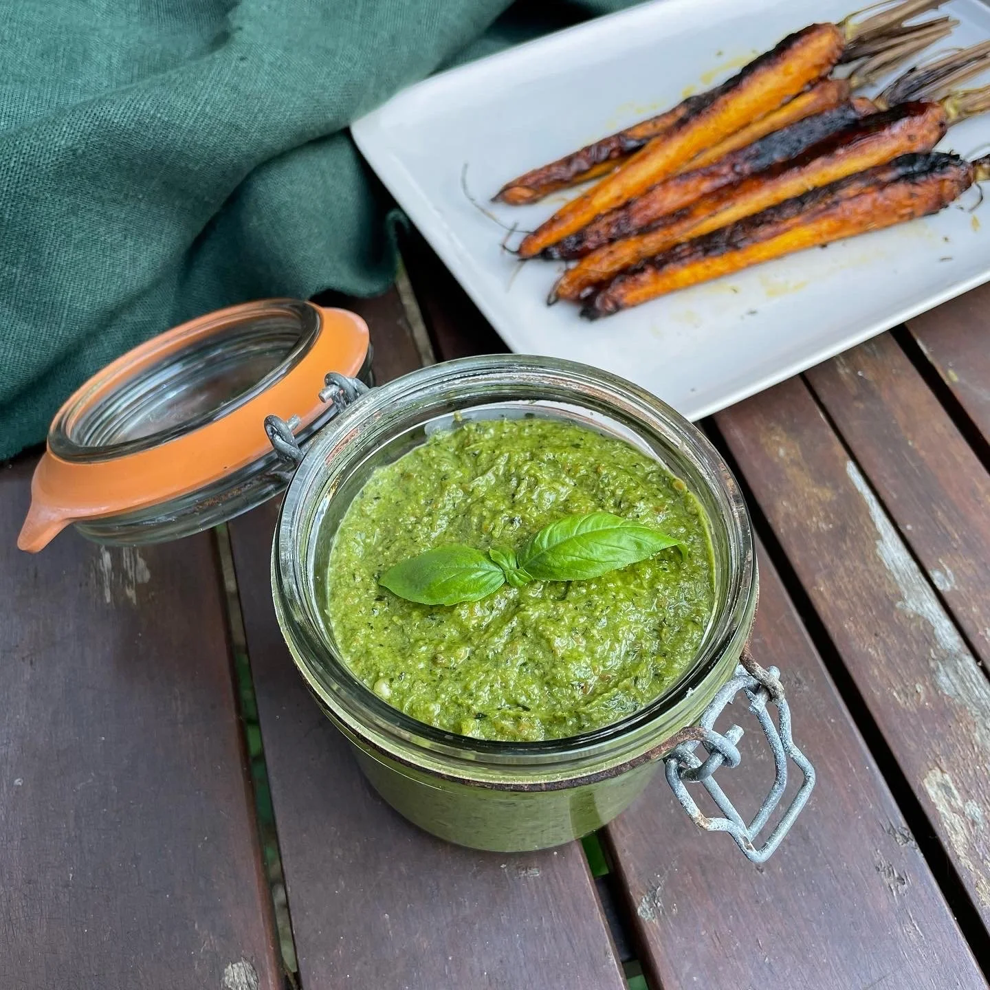 Le pesto aux fanes de carottes
