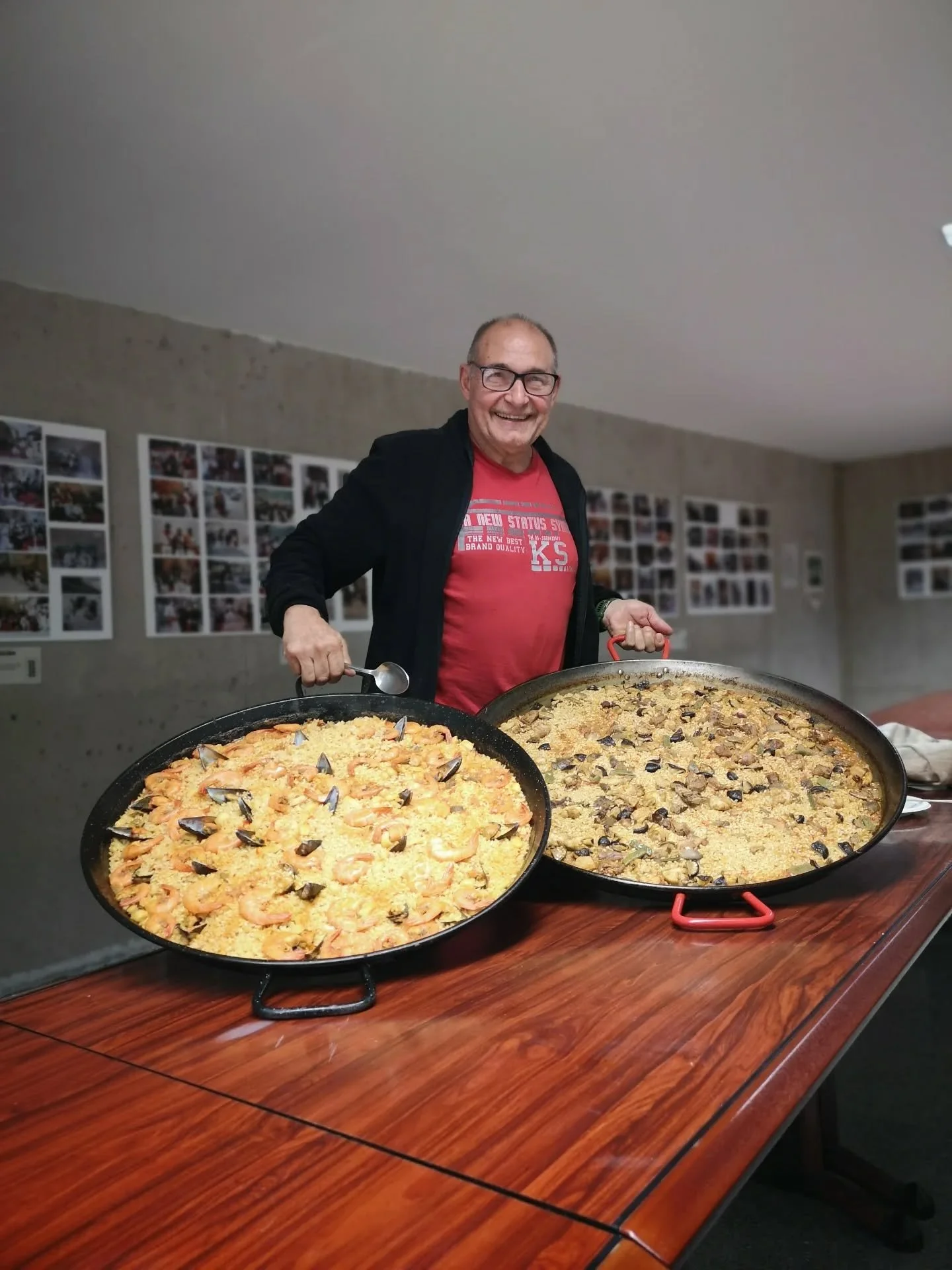 Fotopaellada Fotoadicta 2025 🍂📸🥘

Ayer los socios de Fotoadictos celebramos nuestra comida anual, y en esta ocasi&oacute;n lo hicimos de una forma especial: con nuestra primera Fotopaellada Fotoadicta. Disfrutamos de una jornada fotogr&aacute;fica
