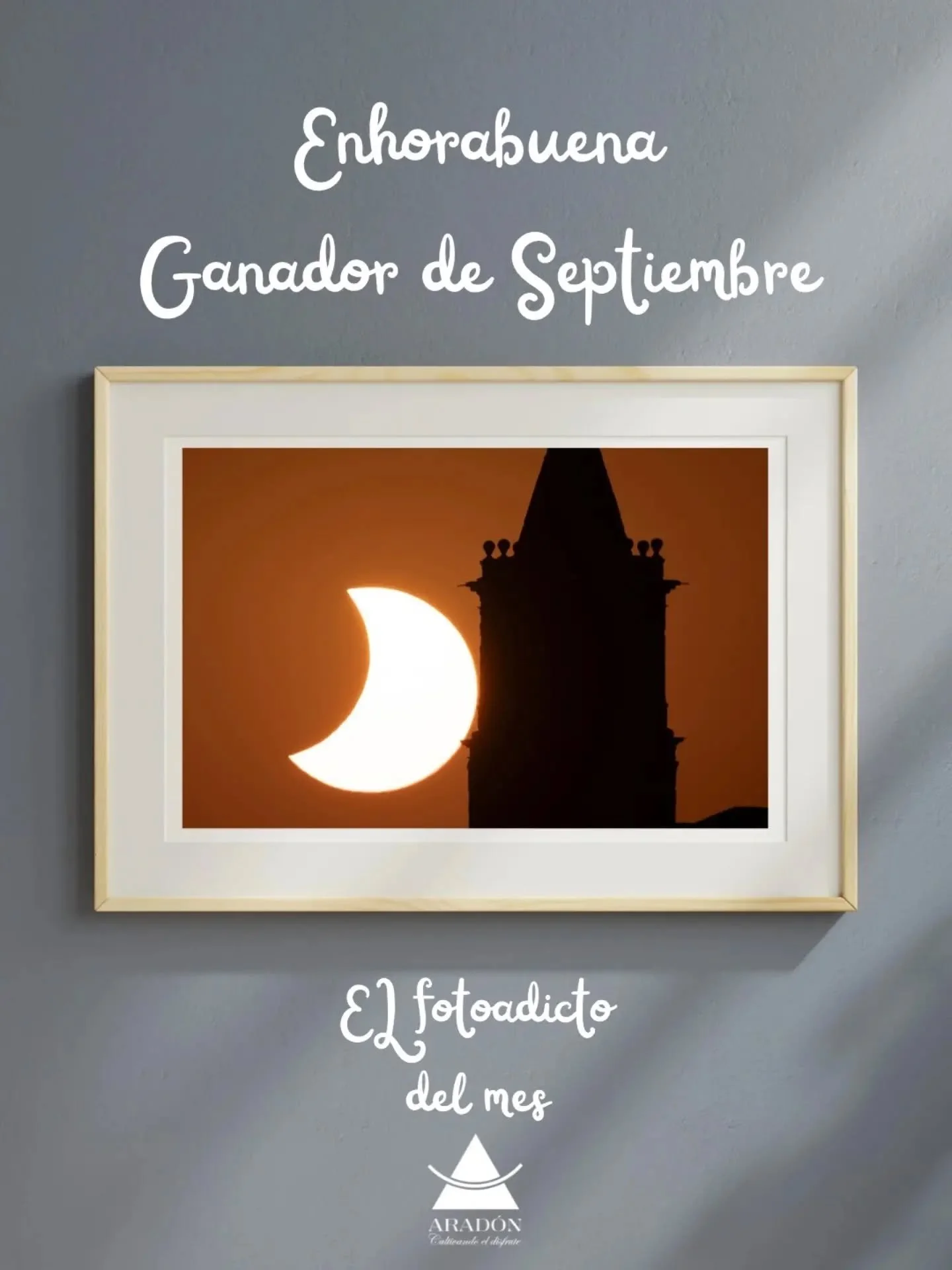 📷 Categor&iacute;a: Eclipse, Sol y Lunas 🌑☀️🌙

Nos complace anunciar que el ganador del mes de agosto es @lozahervias con su espectacular fotograf&iacute;a &ldquo;Bajo la sombra del eclipse&rdquo;. ✨

David Loza nos cuenta el origen de su imagen:
