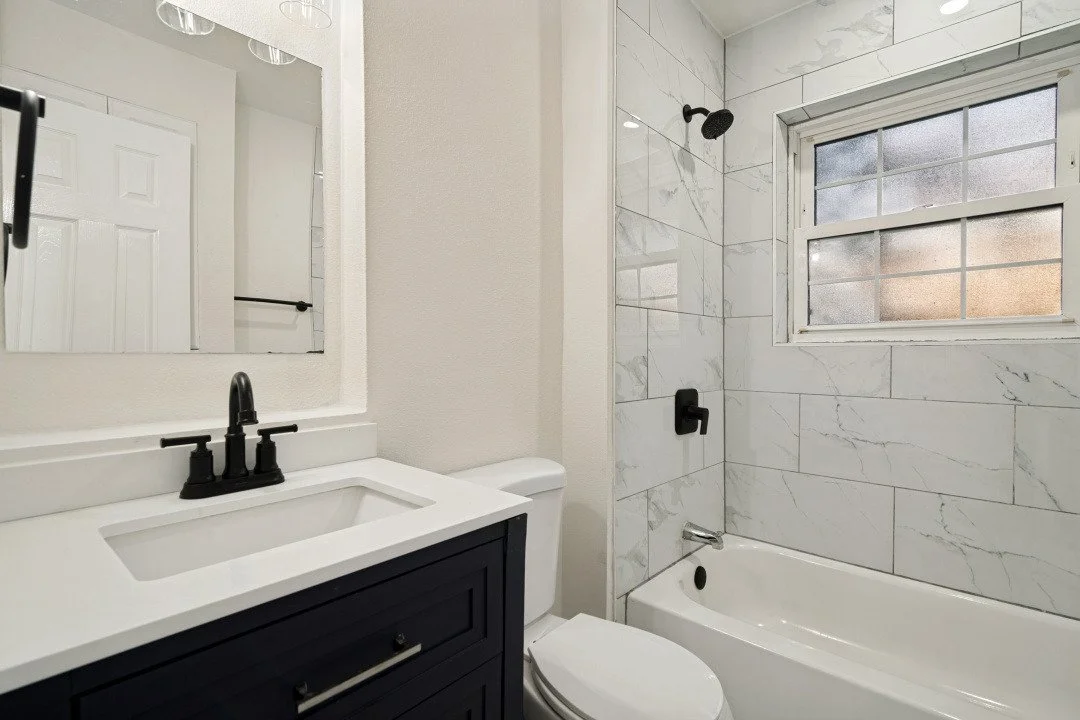 1319 Eastern Heights Bathroom.jpg