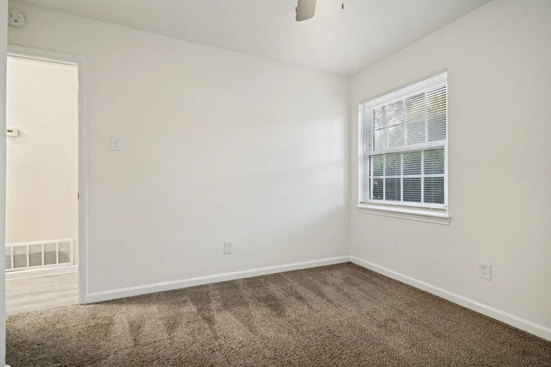 1319 Eastern Heights Bedroom 2 (center).jpg