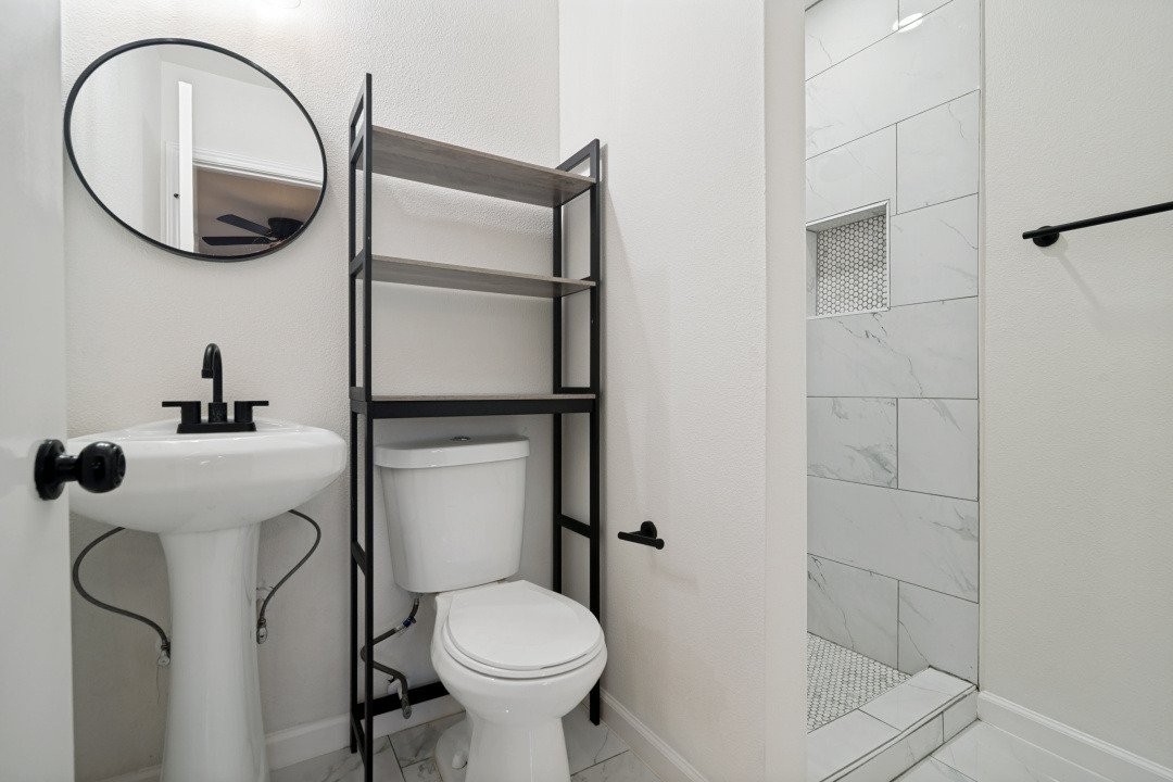 1319 Eastern Heights Primary Bathroom.jpg