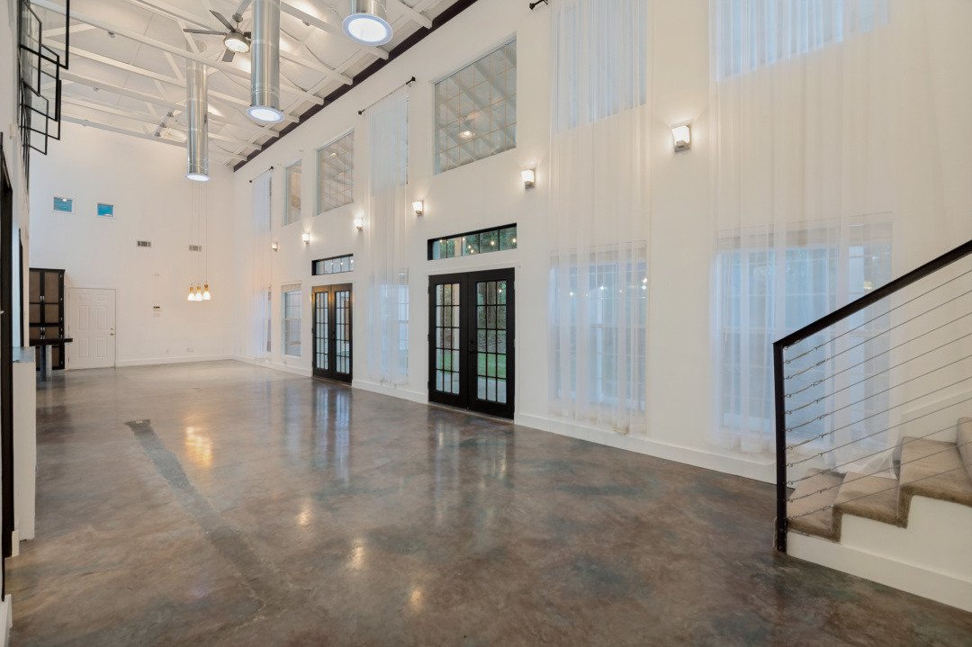 1233 Lady Lane Living Room.jpg