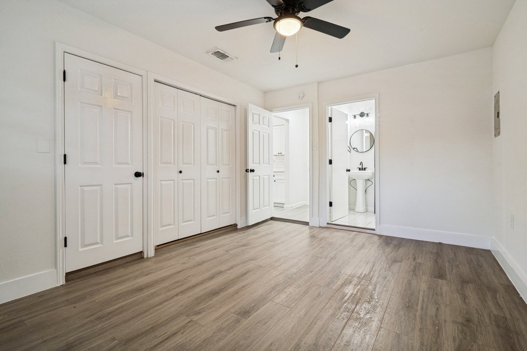1319 Eastern Heights Primary Bedroom (center).jpg