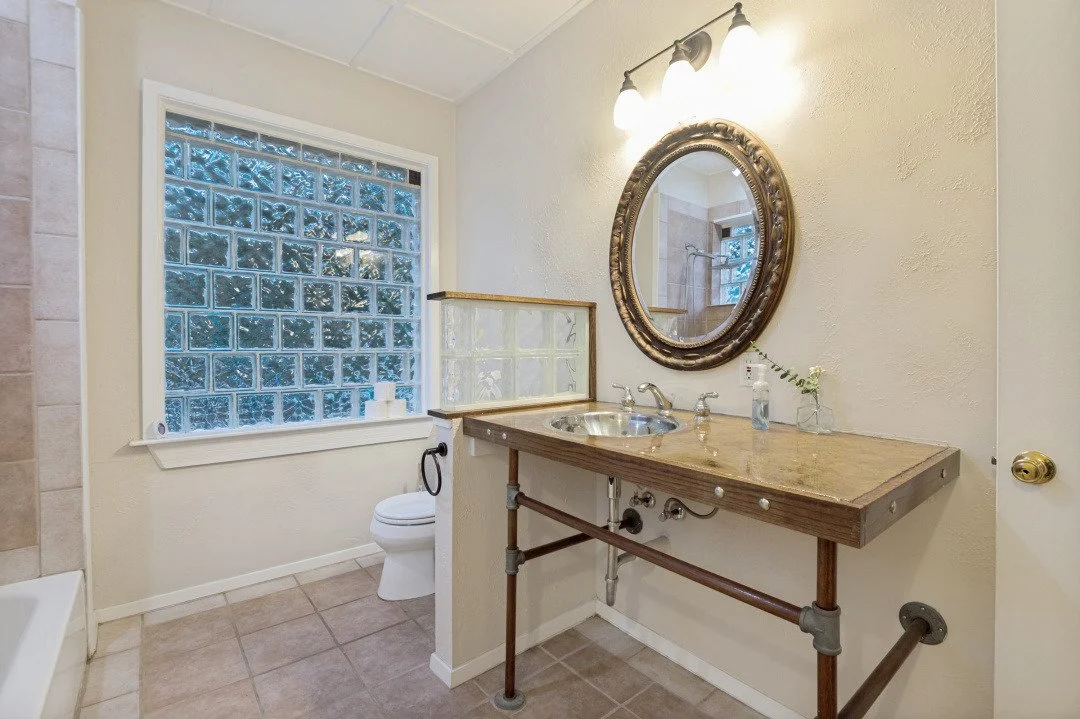 1233 Lady Lane Bathroom 2.jpg