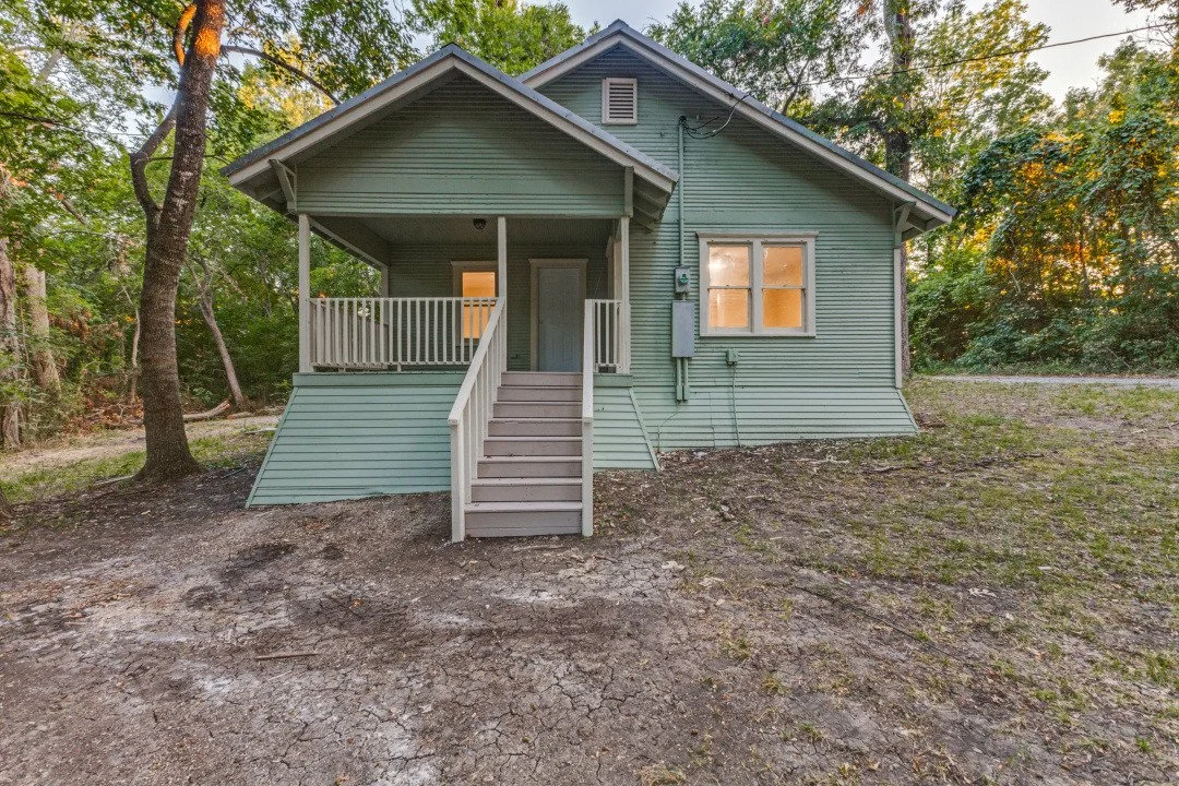 2990 County Road 568 Exterior View, Centered.jpg