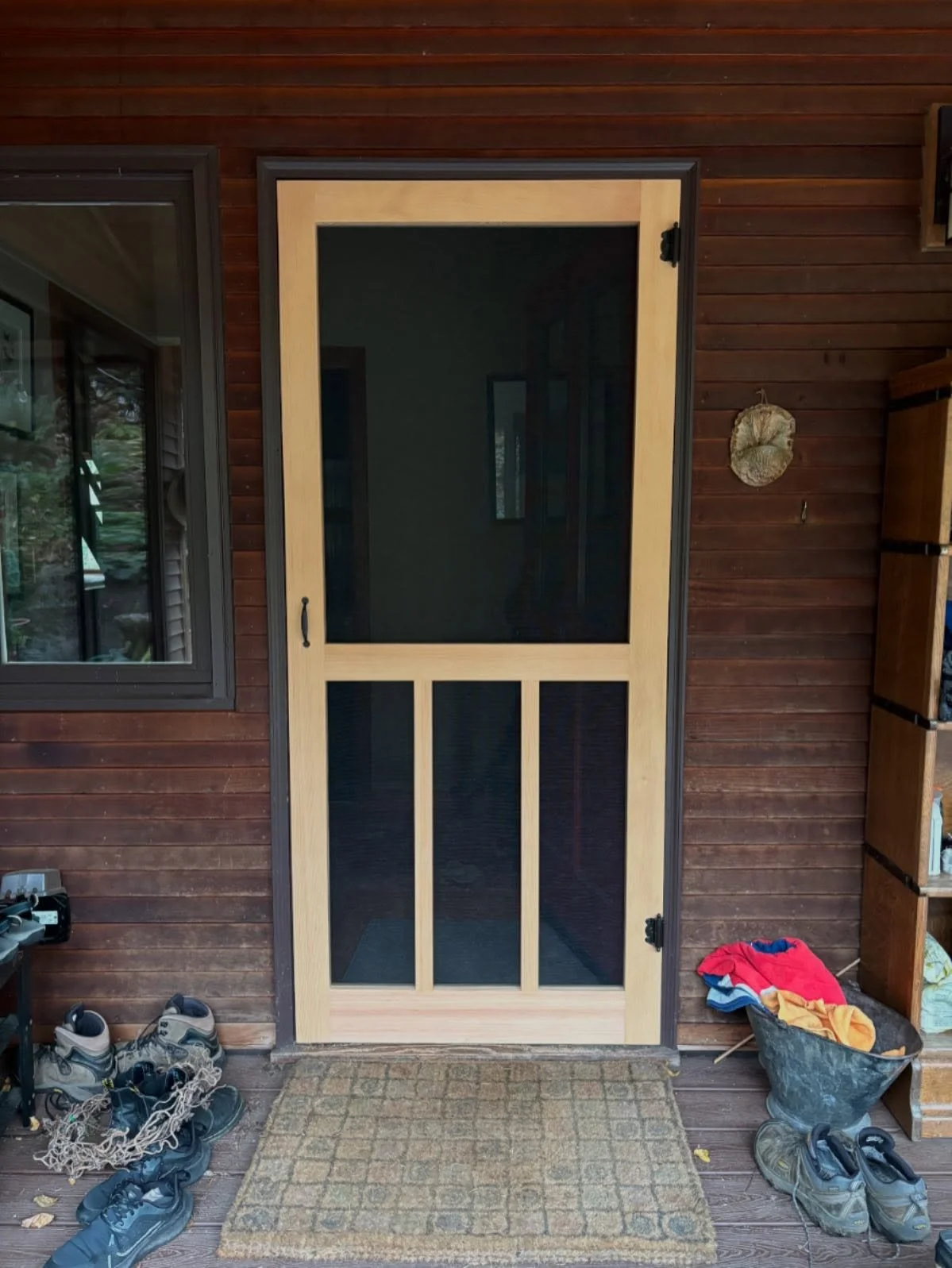 This home in Kenmore’s Inglewood neighborhood is tucked back into the woods, quiet and full of charm. The screen door we built for it is simple and clean, with vertical lines that echo the surrounding trees. A peaceful place deserves a door tha