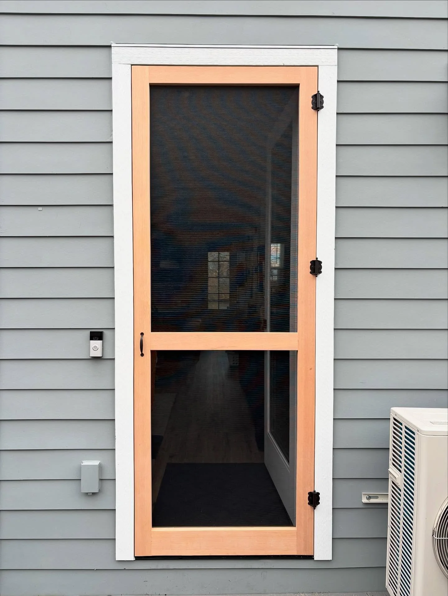 Clean lines. Quiet strength.
This simple screen door, with just a single cross bar, now lives in a peaceful Gatewood home. Built to welcome breeze and stillness in equal measure.
#SeattleScreenDoors #Seattle #CustomWoodwork #ScreenDoorSeason #WomenW