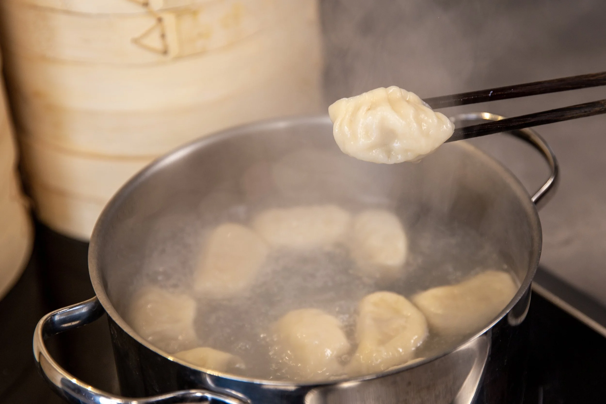 dumplings cuits dans l'eau