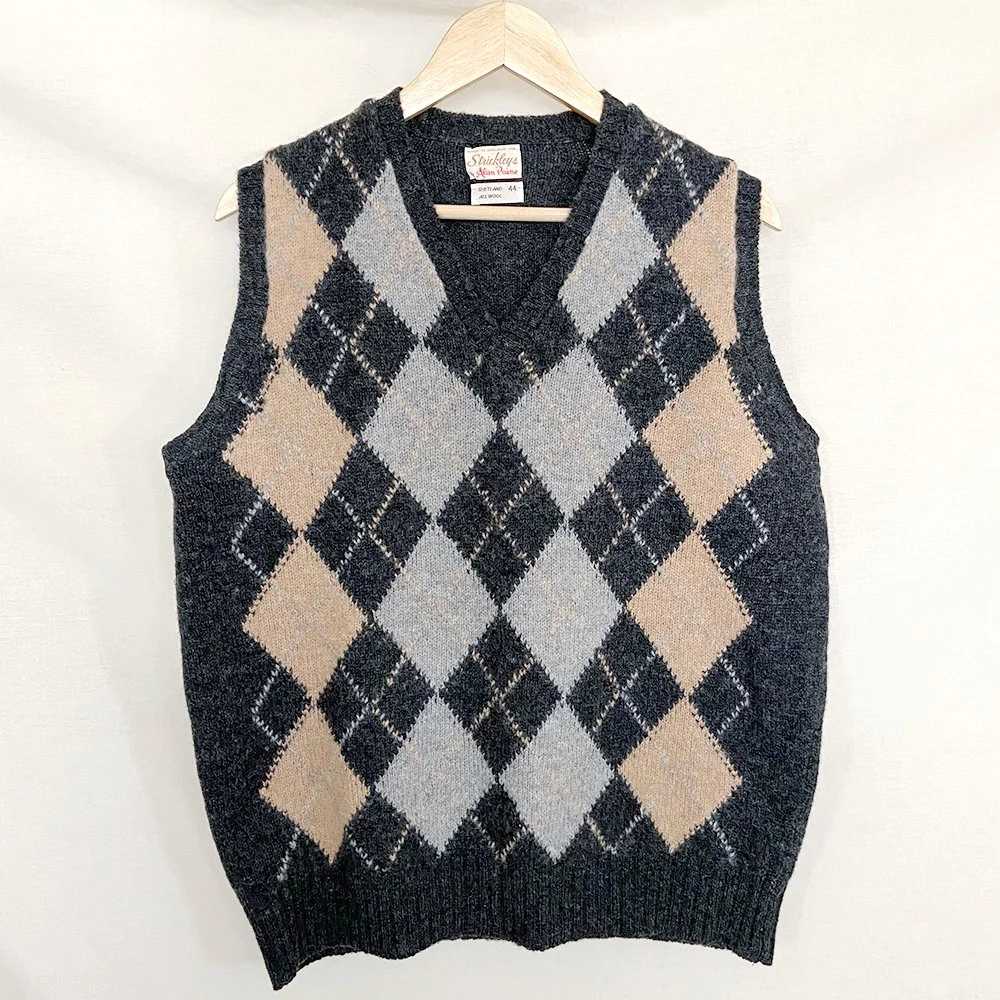 MensArgyleSweaterVest_4.jpg