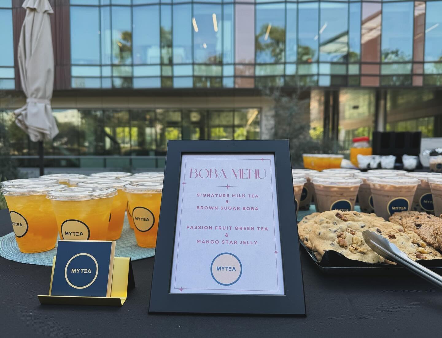 Catering for Cal Tech&rsquo;s lunch event
#boba #bobacatering #milktea #brownsugar #brownsugarmilktea #bobamilktea #brownsugarboba #passionfruit #greentea #bobatea #bobalife #bobalove #bobabrownsugar #socalcatering #losangelescatering #foodcatering #