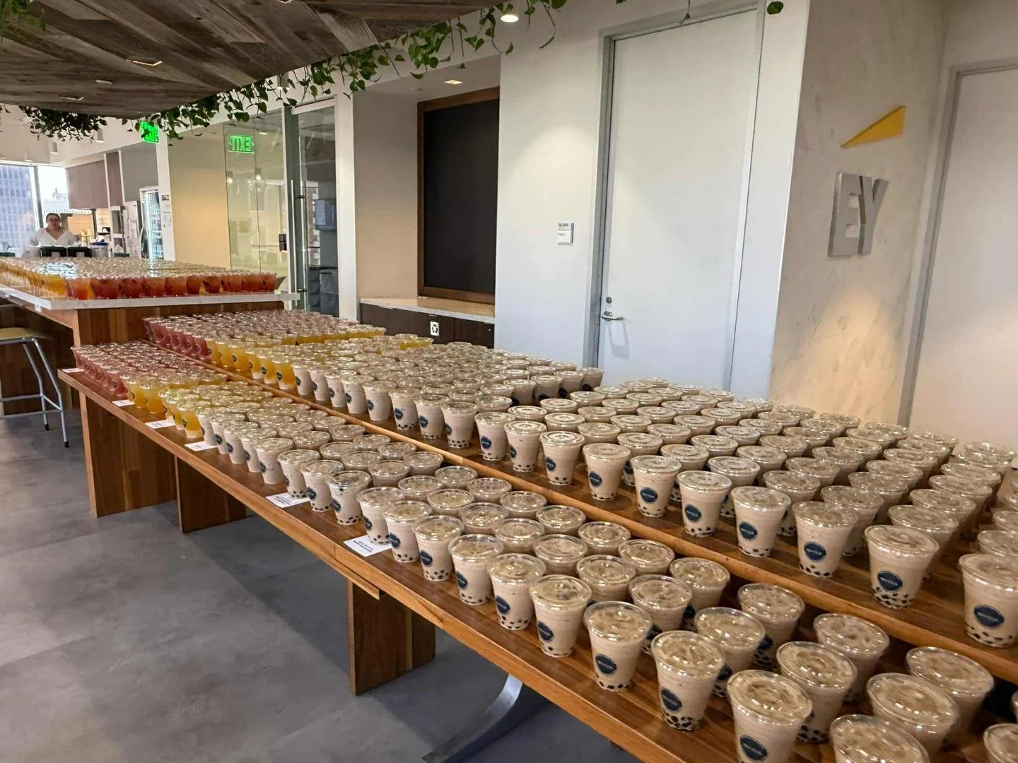 Summer office catering, done right.
 We loved serving EY with rows of handcrafted signature milk teas, fruit teas, and refreshing drinks for the team. When you want a catering setup that looks polished, feels elevated, and keeps everyone happy, MYTEA