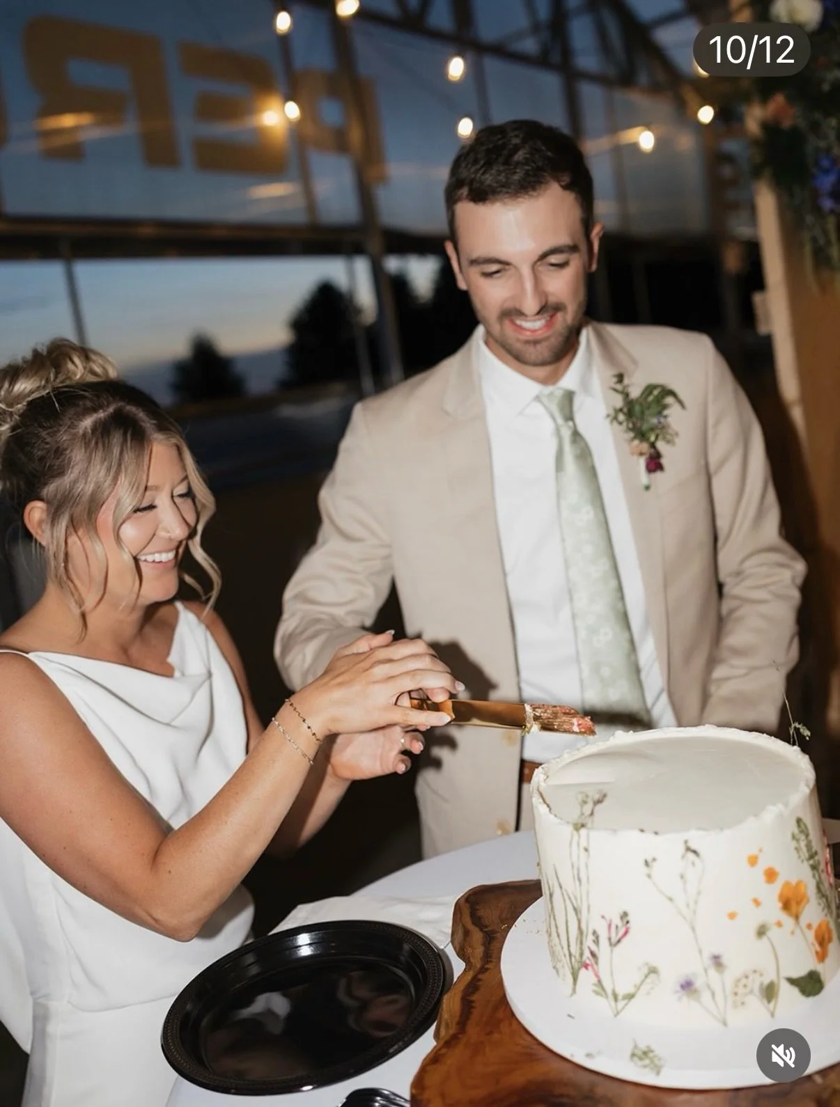 The new Mrs. Ruby ✨ Not seen here, her sister, mama, and MIL who we also tanned! 

Lexi in shade Paige
Artist @meaganzerr 

Mobile spray tanning, spray tanning Sioux Falls, spray tans near me, spray tanning near me, spray tan Sioux Falls, female owne