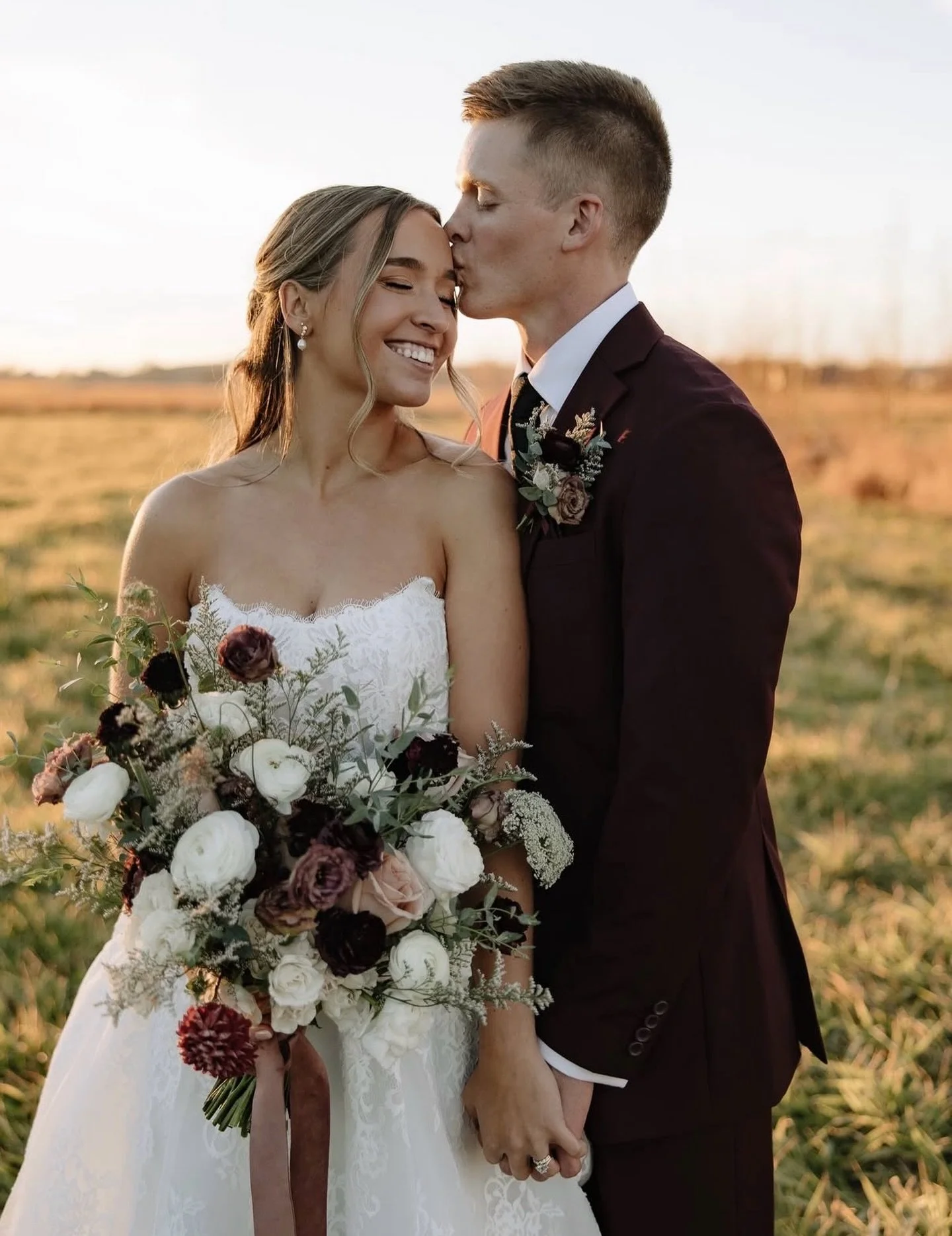 Bridal season is in full swing!! Have you booked your party? Snag your date TWO days before the big day. I&rsquo;m booking events in November already! Waxing, nails, pedi need to be done THREE days before the big day to time up with your tan 👍🏼

Mo