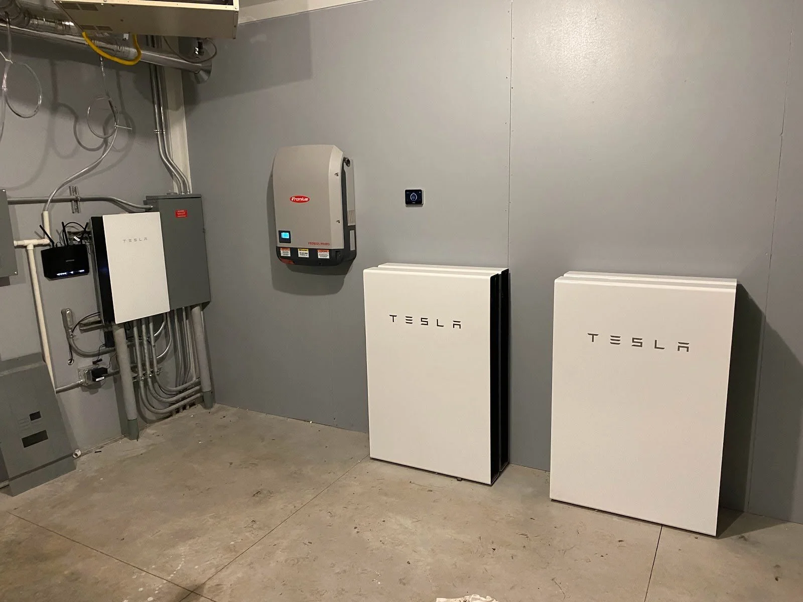 4 Tesla Powerwall.jpg