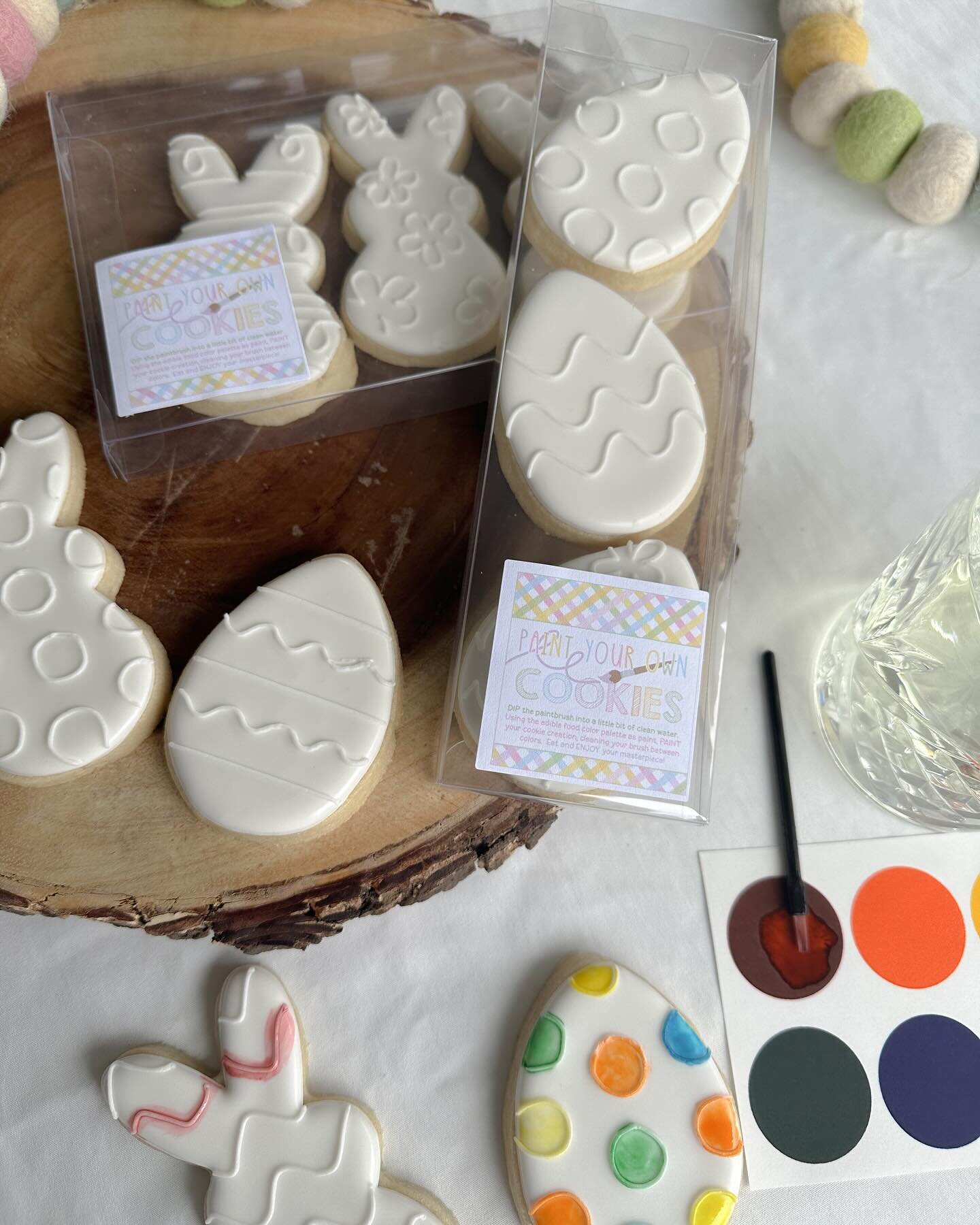 Attention all of my Houston and Navasota Peeps: SomeBUNNY told me that Bessie&rsquo;s Easter cookies are live! Shop the link in my profile! 

V excited about this year&rsquo;s options, especially the paint-your-own option! 

Pick up will be Friday, M
