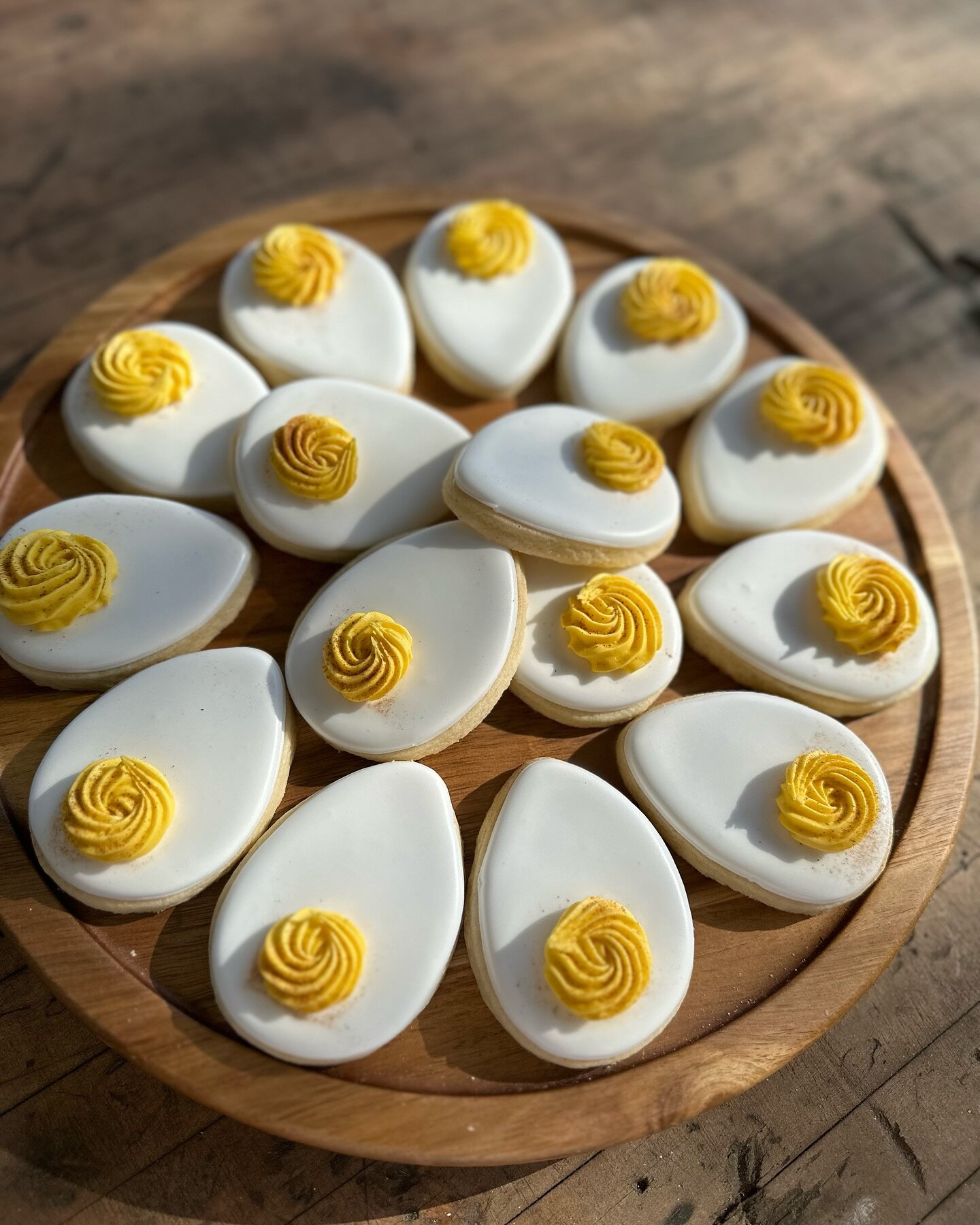 What is the best Easter side and why is it deviled eggs? 

#bessiebakes #customcookies #eastercookies #houston #easter