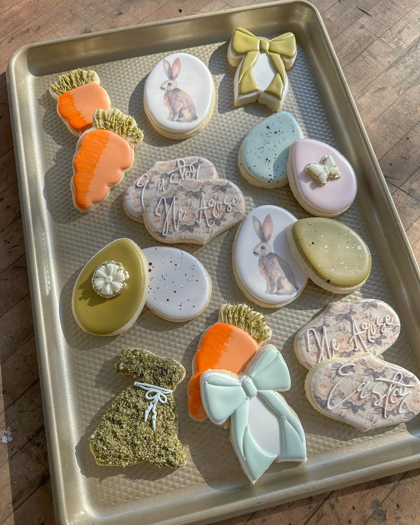 Wishing each of you a very happy Easter! 

XO,
Bessie 

#bessiebakes #customcookies #eastercookies #easter #houston #decoratedcookies #royalicing