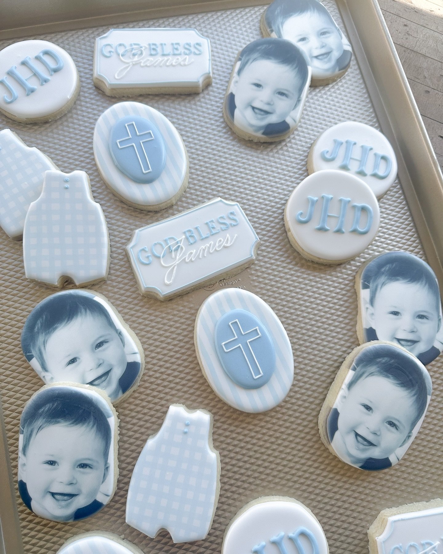 Sweet Baby James we prayed so many prayers for you. You (and your parents) are beyond loved and treasured by so many, welcome to the fam! 

#bessiebakes #customcookies #decoratedcookies #baptismcookies #babycookies #houston #sugarcokies