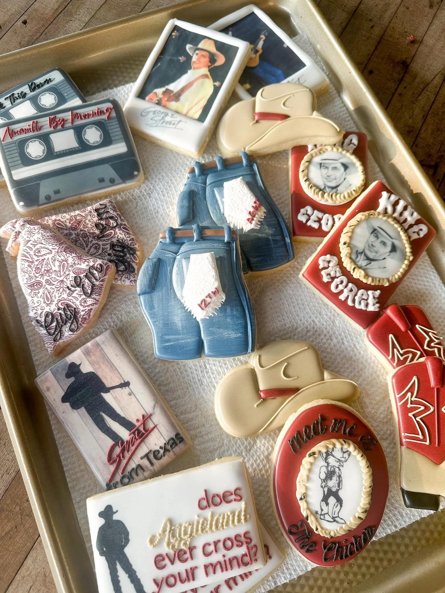 Finally (one year later) sharing these George in Aggieland cookies&hellip;just in time for kick off this weekend. 

#bessiebakes #customcookies #decoratedcookie #texas #georgestrait #aggies #houston