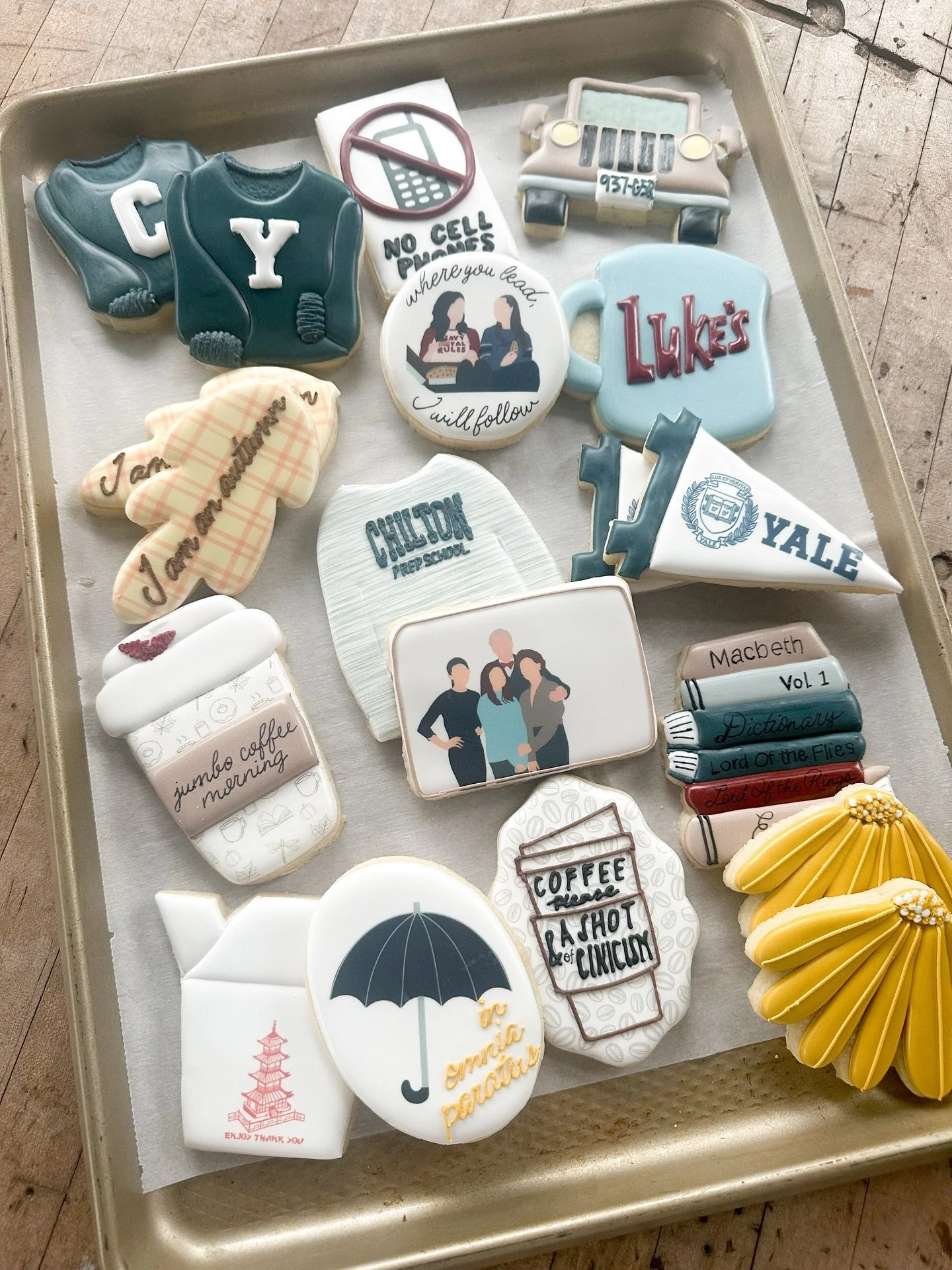 Meet me at Luke&rsquo;s&mdash;because coffee tastes better in sweater weather.

Happy First Day of Fall! 

#customcookies #decoratedcookies #fall #fallcookies #gilmoregirls #royalicing
