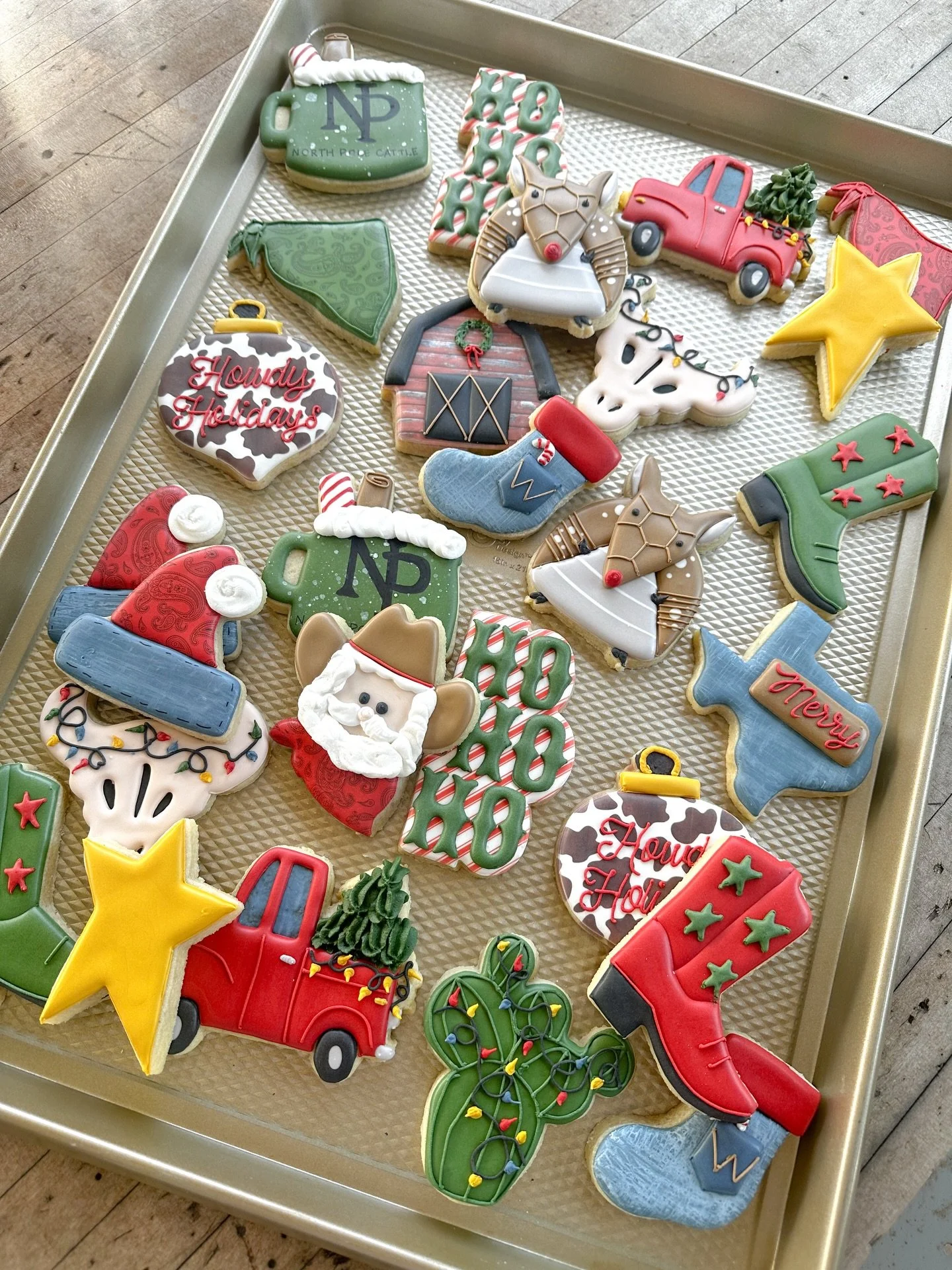 If your Christmas cookies don&rsquo;t include a random armadillo, are you even from the South? 

#christmas #christmascookies #texas #westerncookies #houston