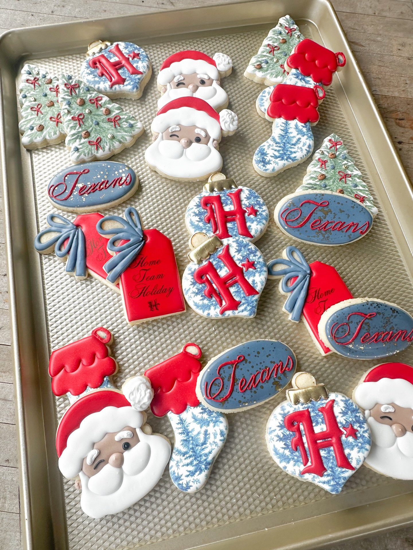 a V special set of Texans cookies for a V important Texans family. 

#texans #houston #decoratedcookies #christmas #christmascookies
