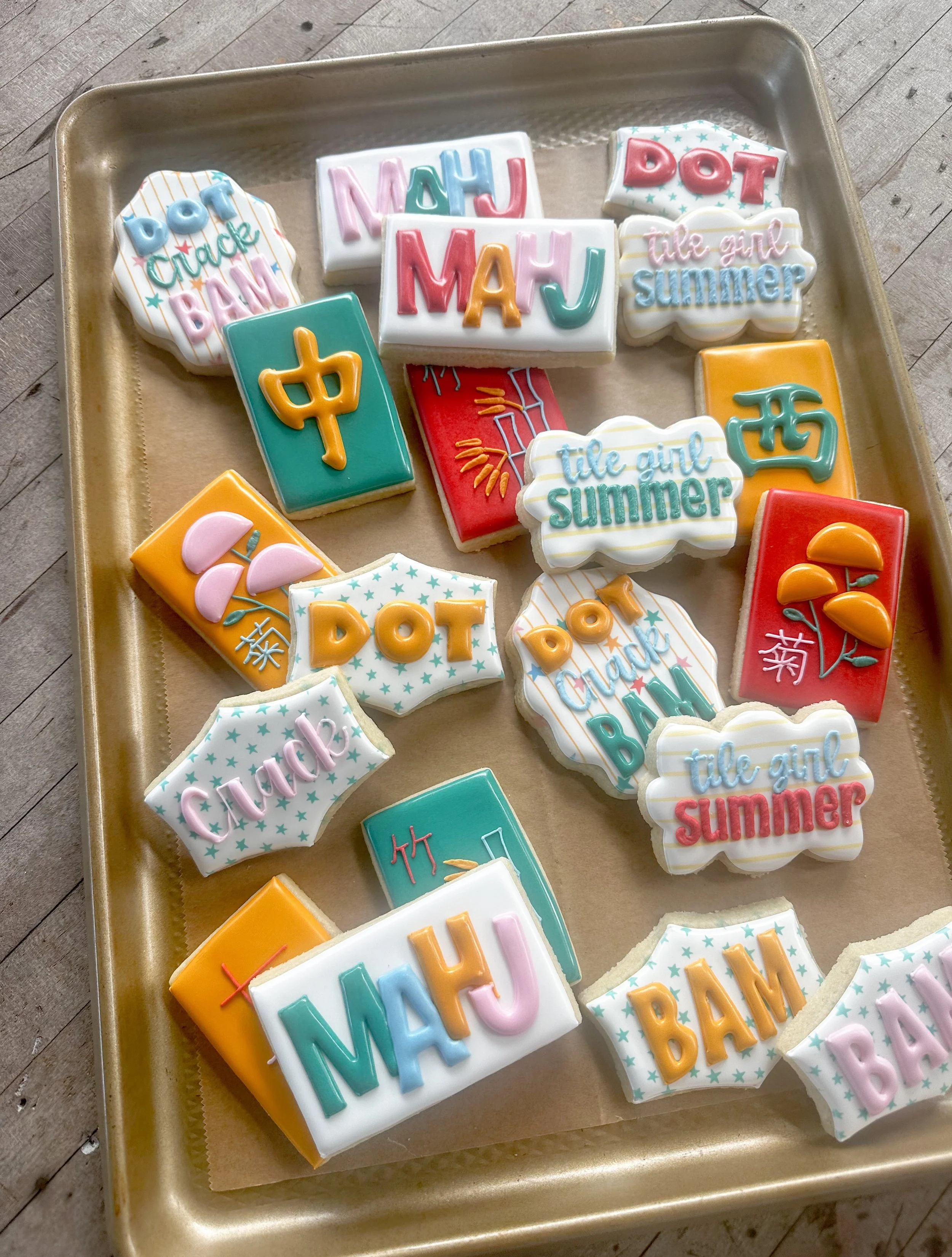 The extent of my mahjong knowledge is: the tiles are cute. 

#bessiebakes #majhong #customcookies #houston #sugarcookies