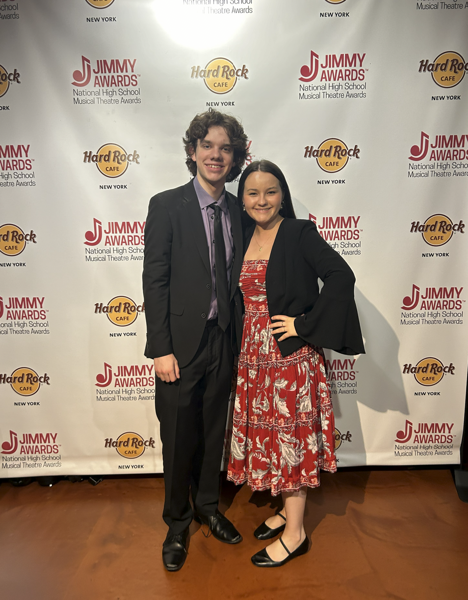 Kennedy Kemmerer coaching a theatre artist