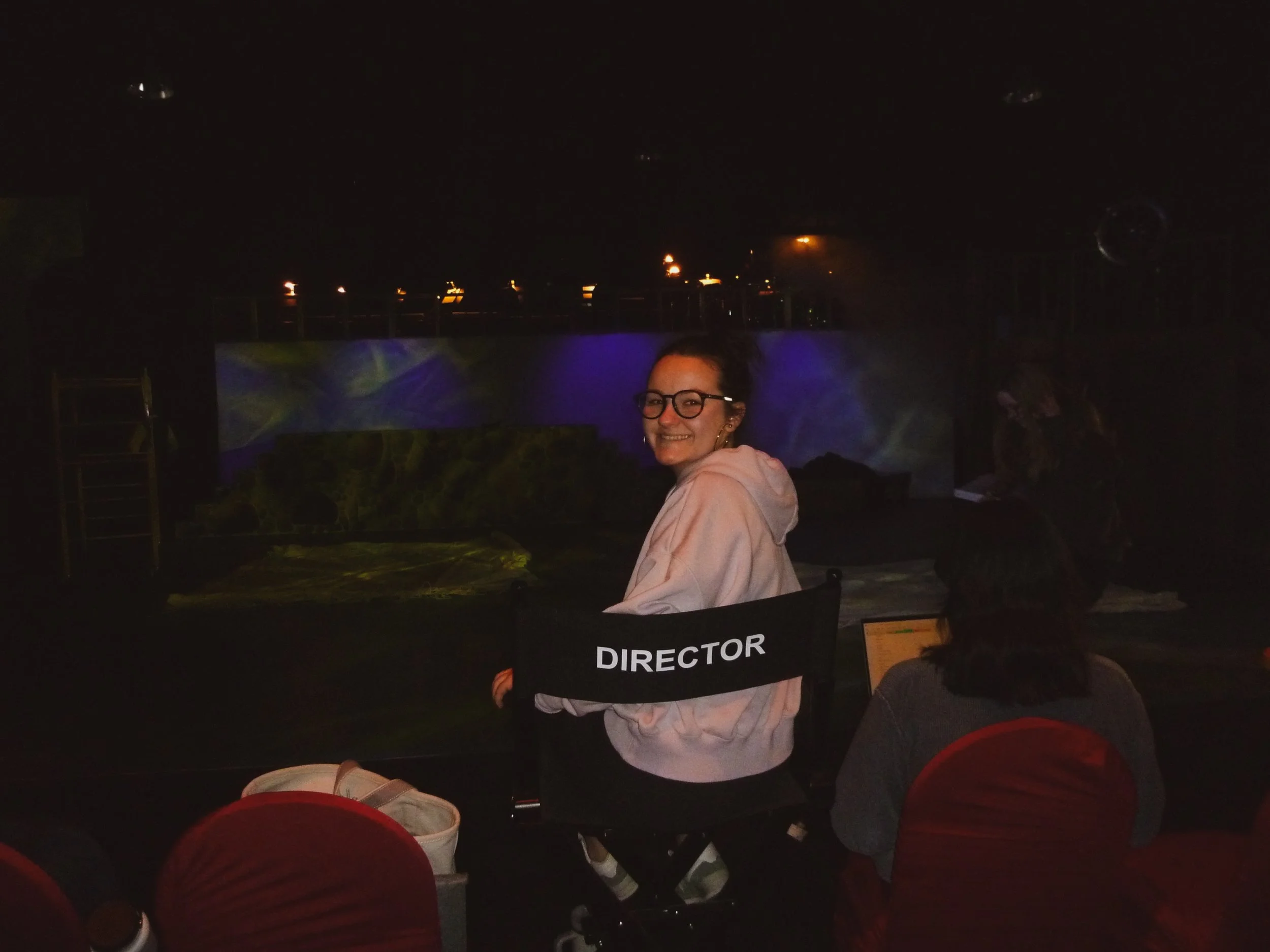Kennedy Kemmerer coaching a theatre artist