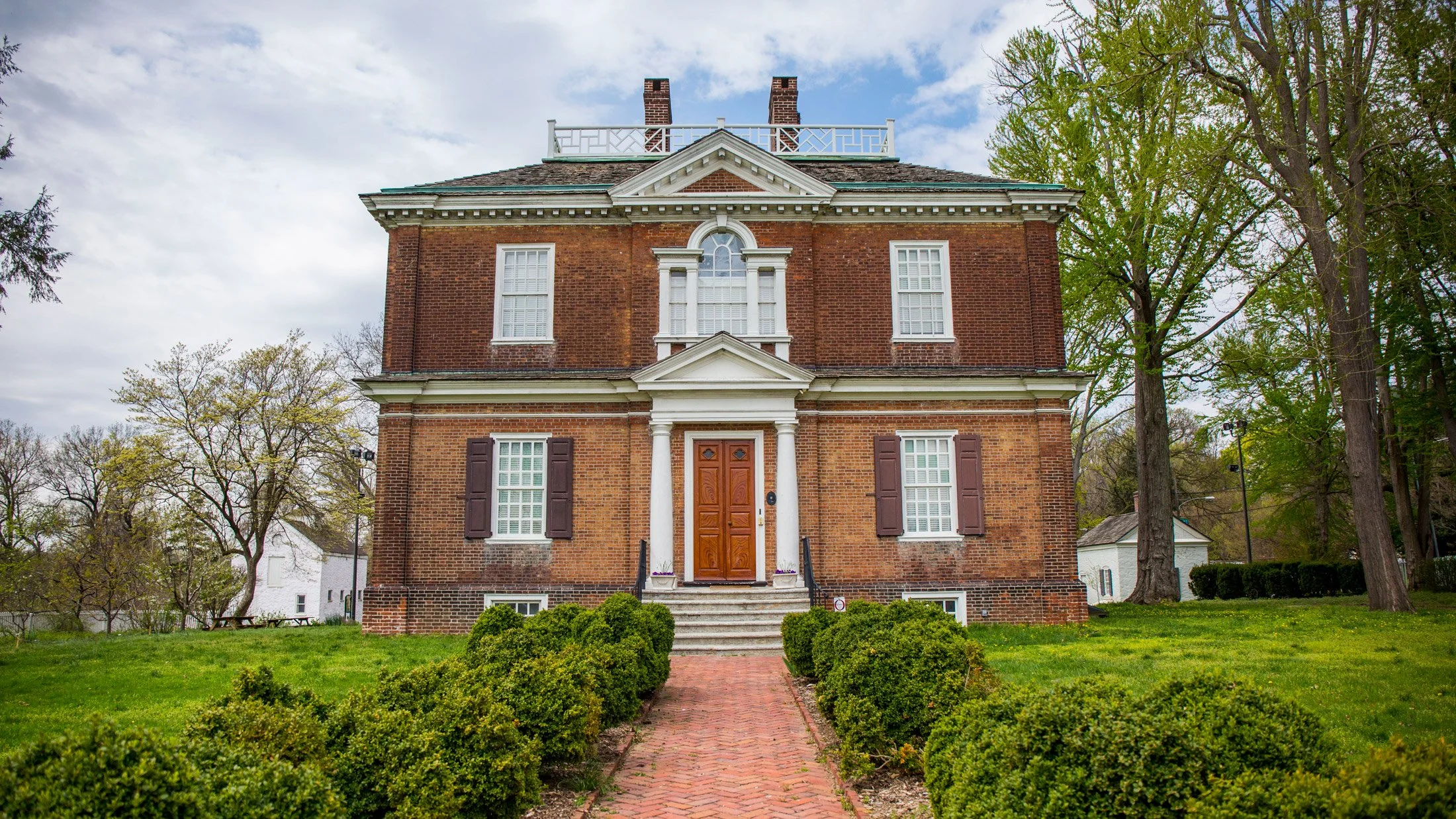 Woodford-Mansion-Exterior-M.Fischetti-VP-2200x1237.jpg
