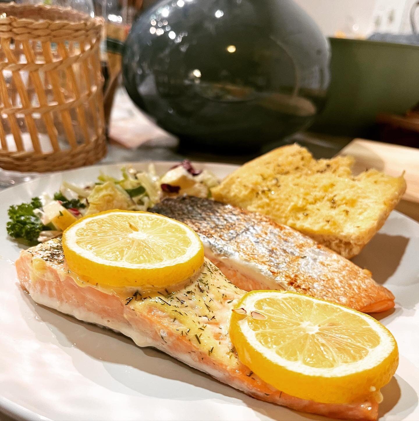 One of my favorite meals! Japanese Mayo Salmon with lemon and dill and a side of an apple, brie, kale salad and garlic bread! 

#personalchef #chef #bouldercolorado #smallbusiness #smallbusinessowner #food #healthyfood
