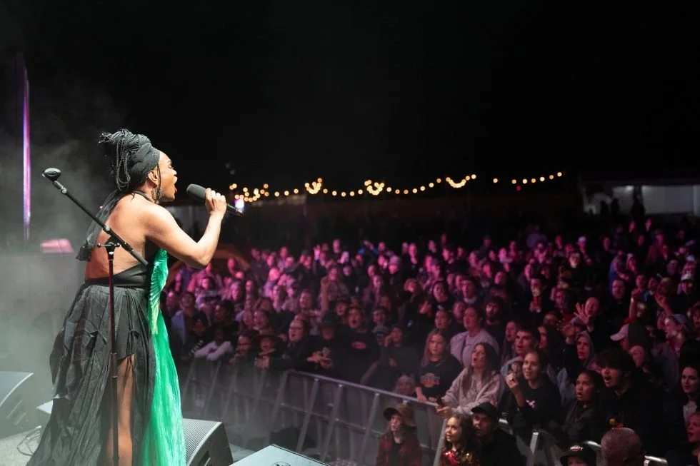 Zaachariaha Fielding in green dress giving a captivating performance.