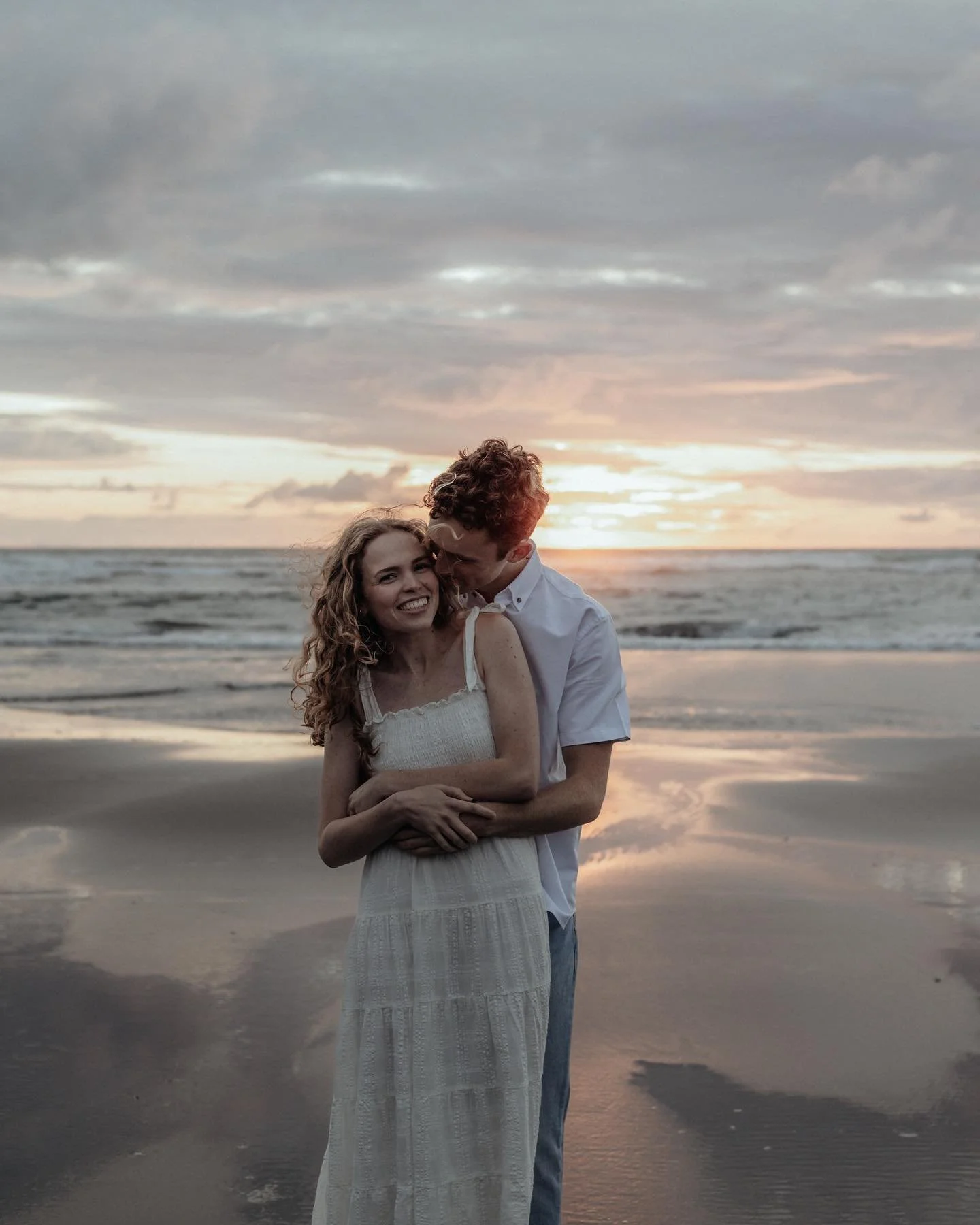 Beautiful sunsets and a special engagement shoot at Piha with Isaac and Alex 🤍
