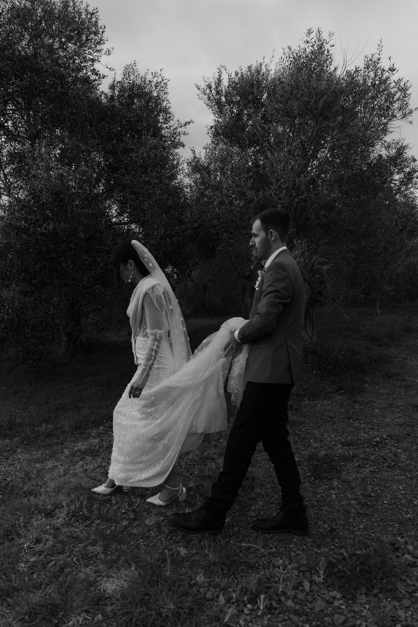 Sunset bridal photos at Bracu Estate, Auckland.