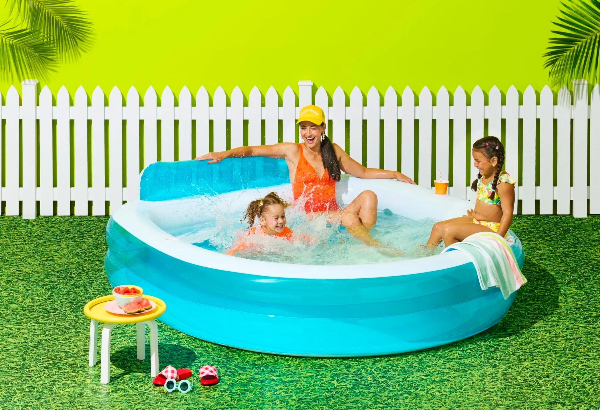 C-002663-01-007_FamilyLoungerPoolW-Bench_091-11-4291.jpg