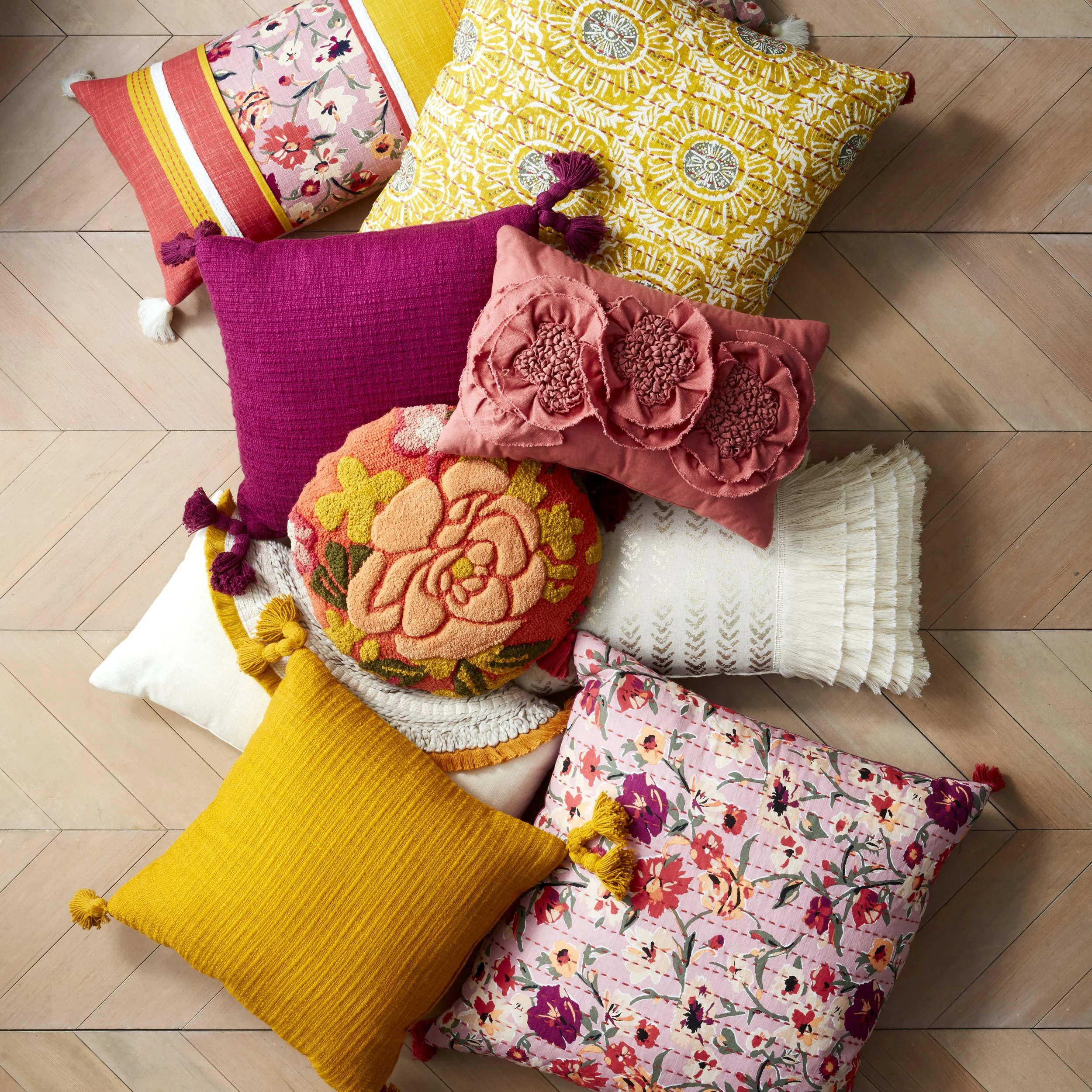 C-001026-01-002_C4_COM_OH_SSLiving_Pillows_V1.jpg