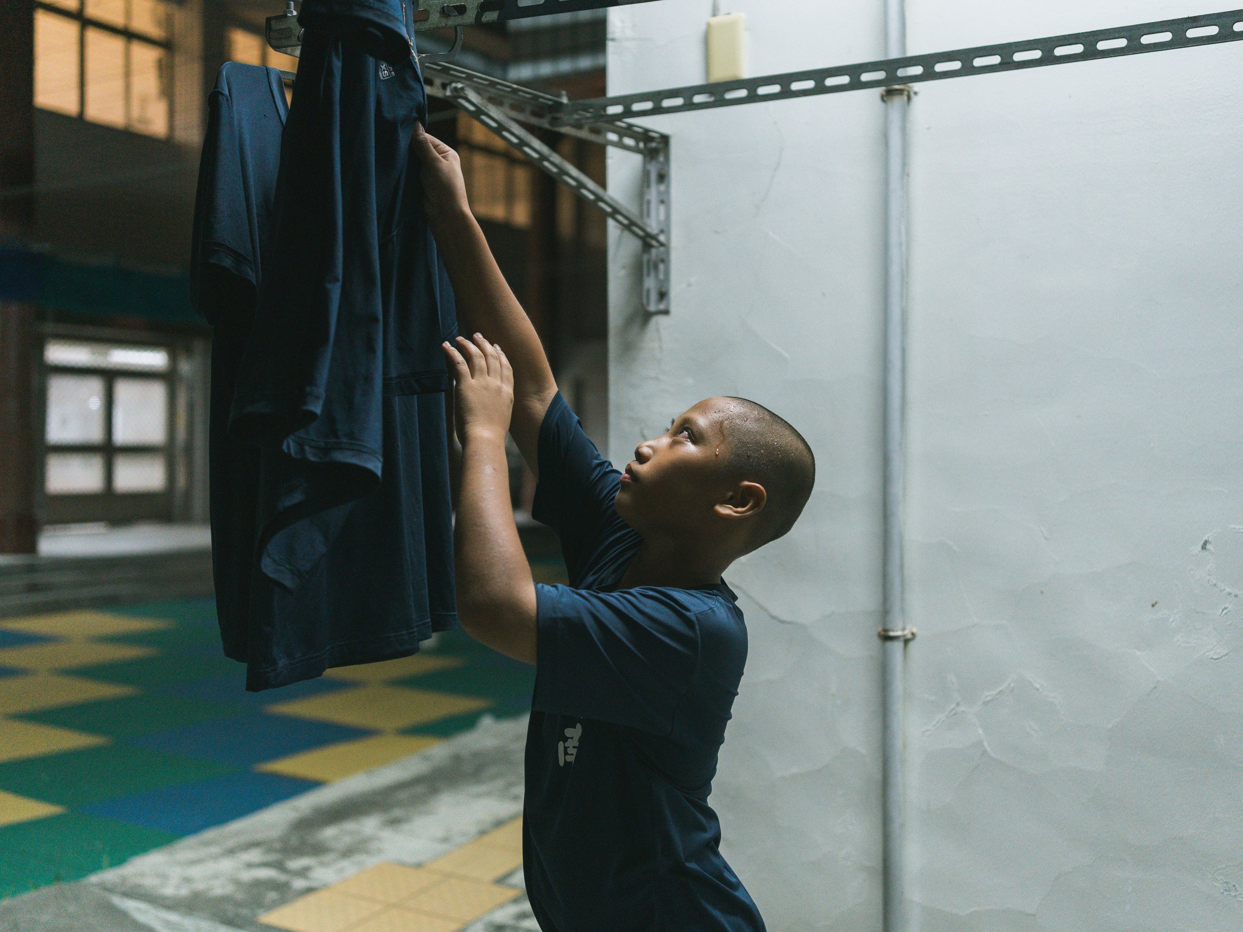 The children in the boarding school do the daily laundry.
